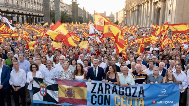Concentración en Zaragoza en apoyo a Ceuta, con Jorge Azcón al frente. Concentración en Zaragoza en apoyo a Ceuta, con Jorge Azcón al frente.