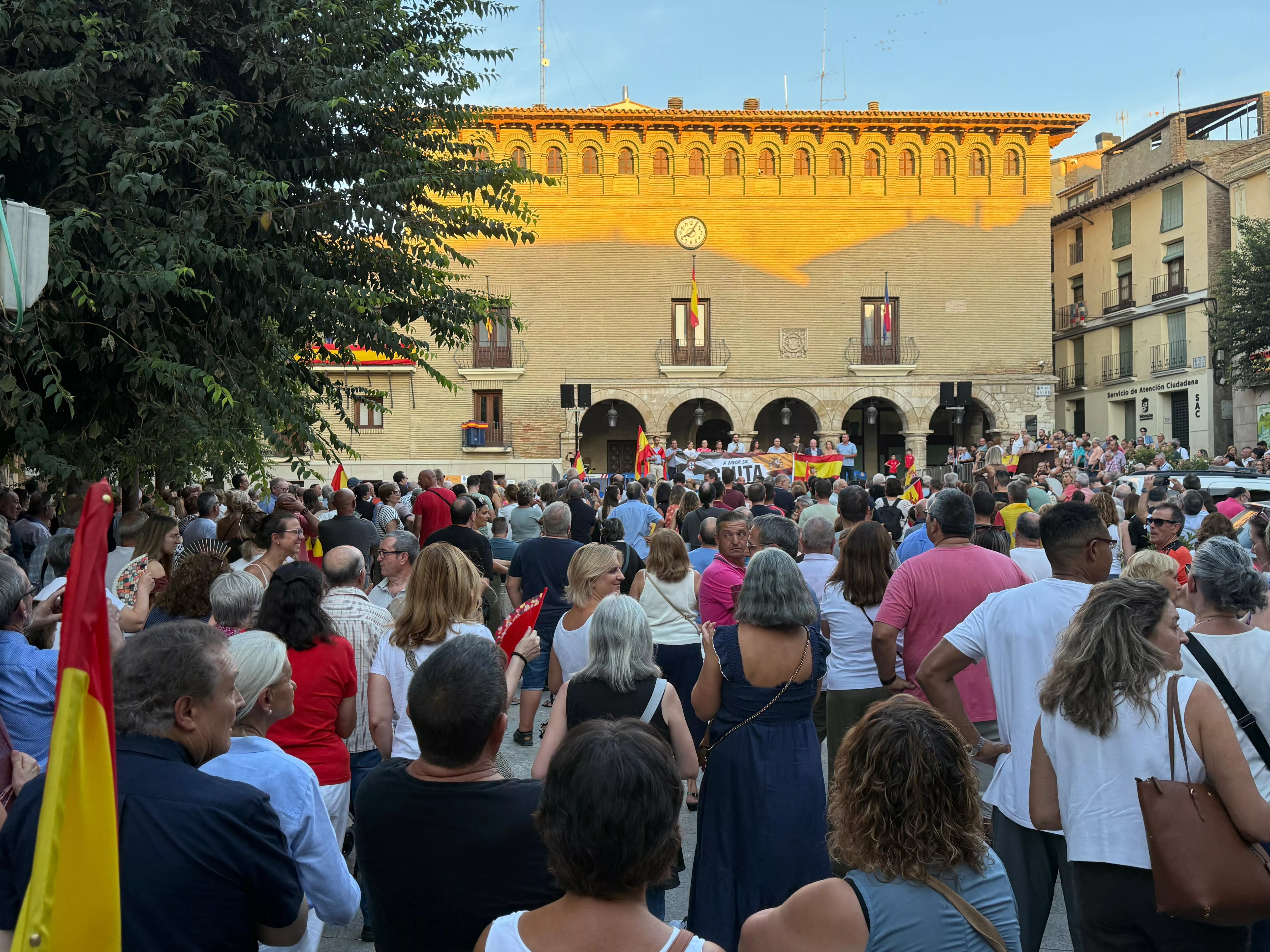 Concentración en Monzón en apoyo a Ceuta. 