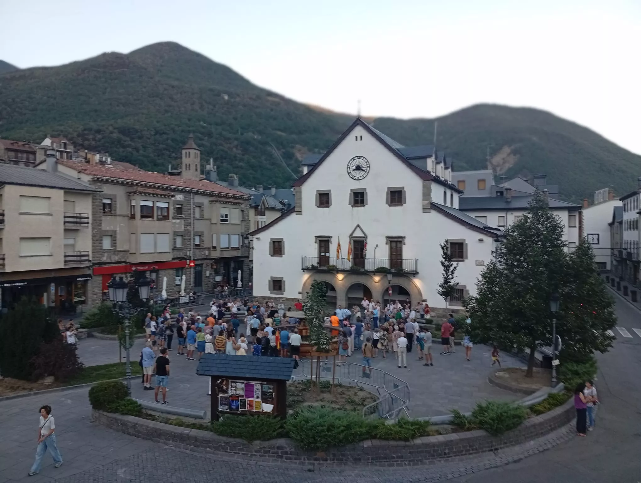 Concentración en Biescas en apoyo a Ceuta. 