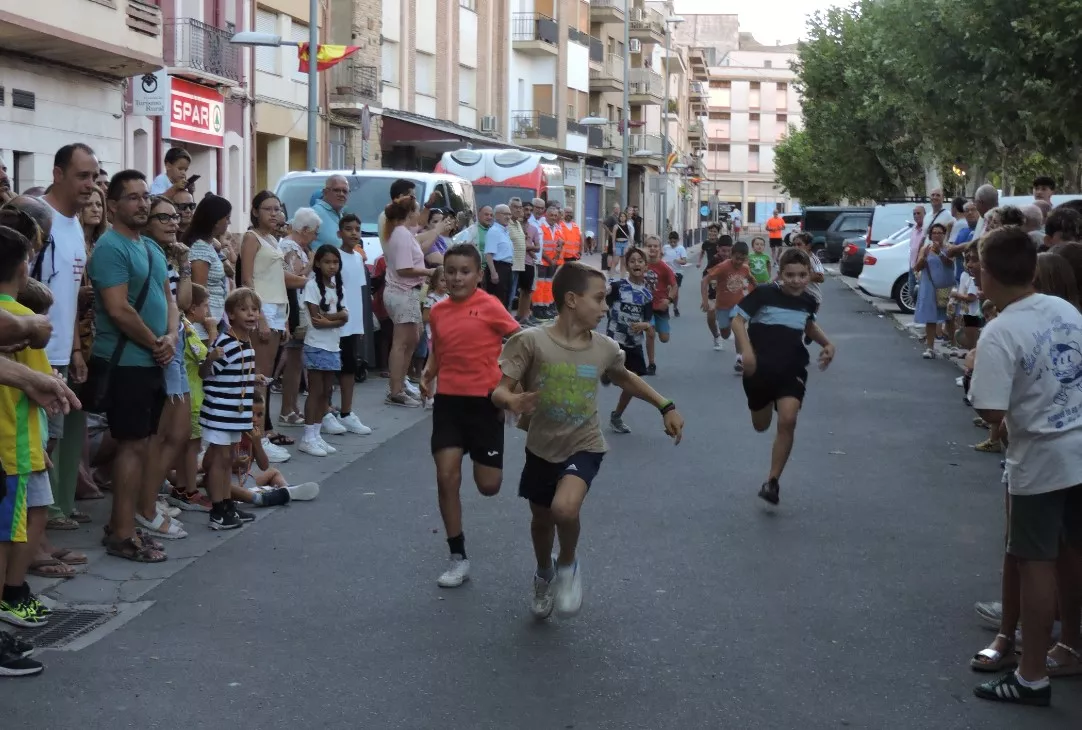 Niños de 8 y 9 años llegando a meta