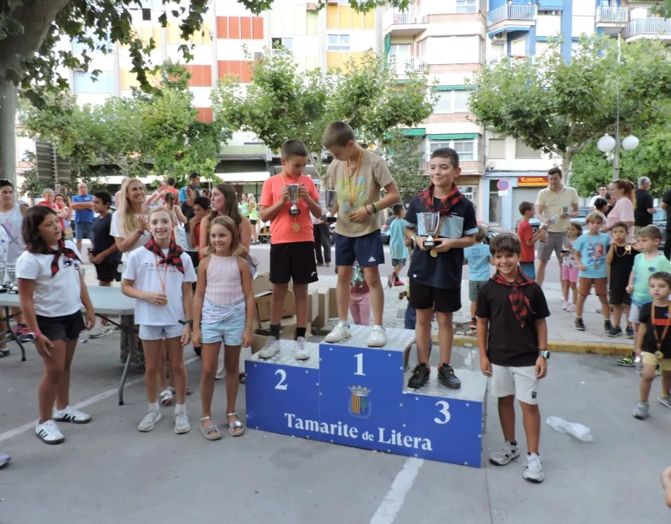 Podio de niños de 6 y 7 años