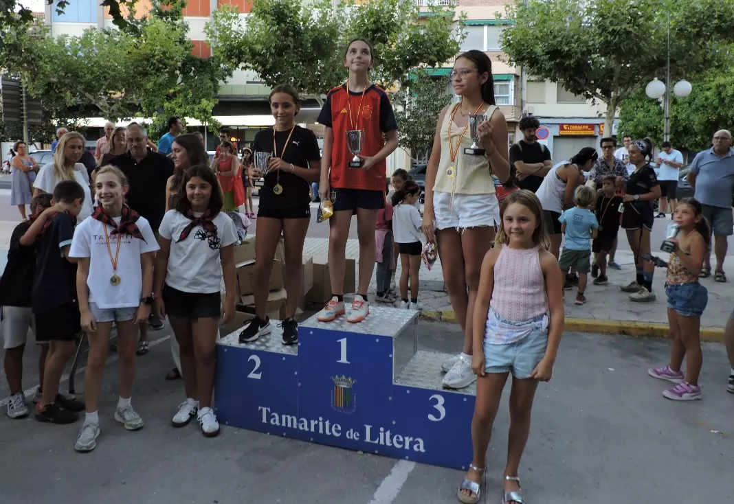 Podio de niñas de 12 y 13 años