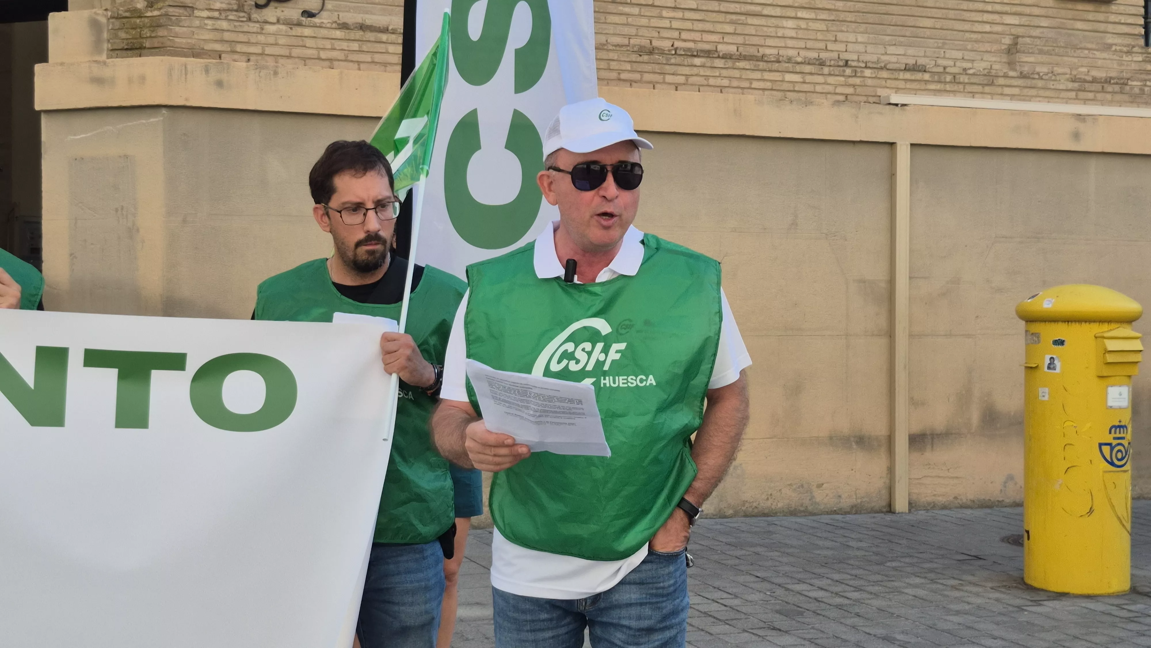 Jesús Ramos. Concentración de los trabajadores de Correos en Huesca. Foto Myriam Martínez