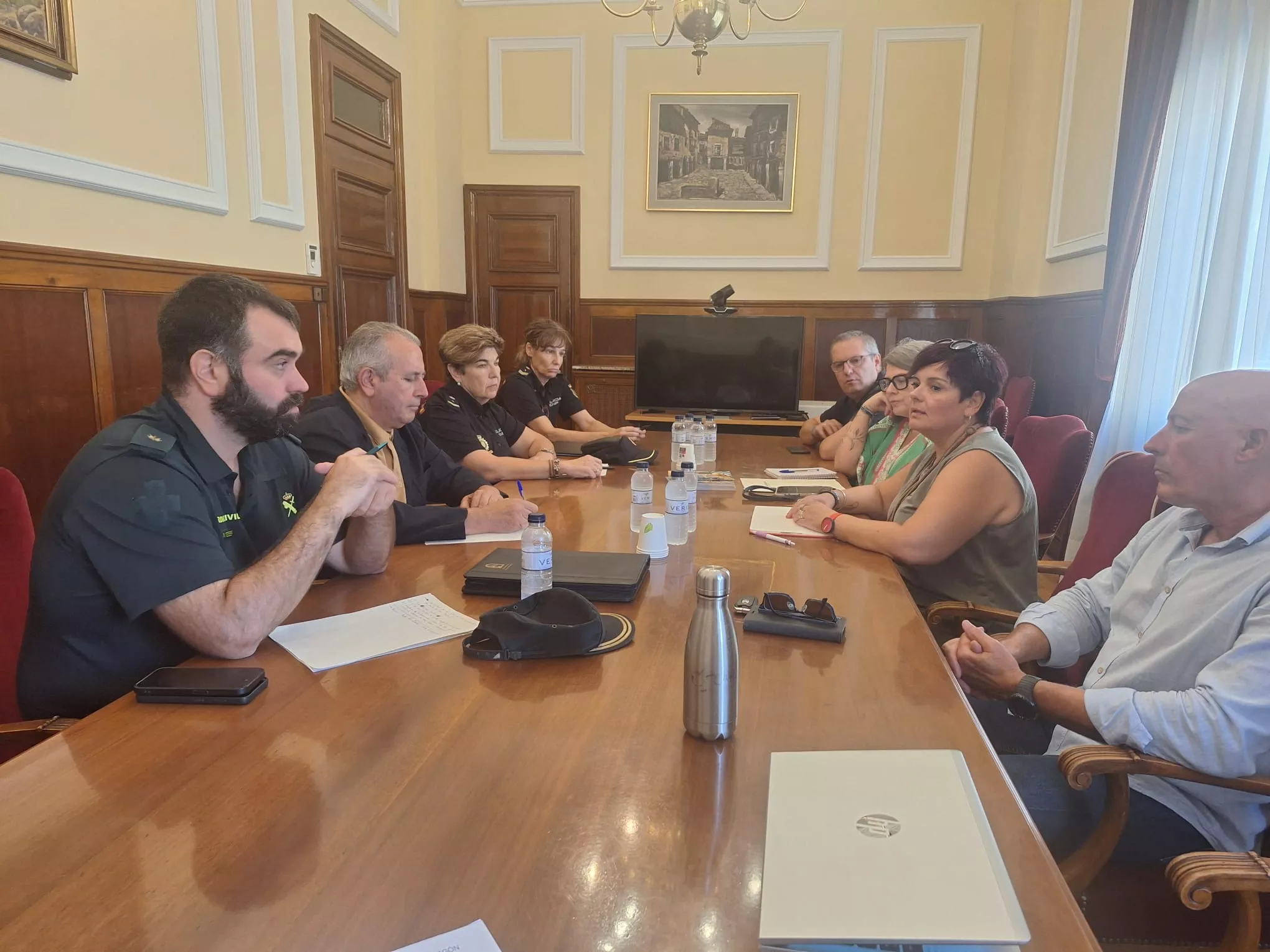 Reunión del Ayuntamiento de Almudévar y la Subdelegación del Gobierno para reforzar la seguridad en fiestas.