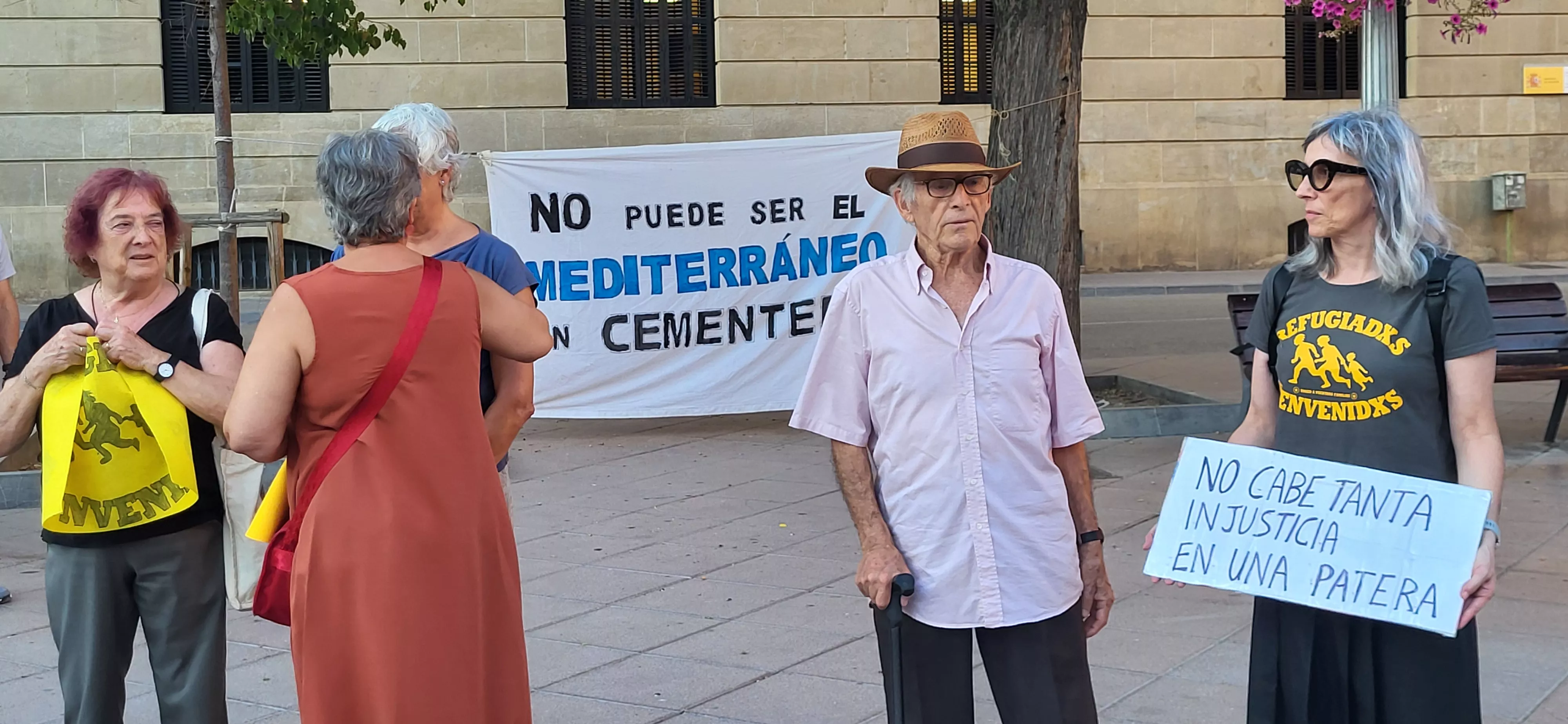 Círculo de Silencio de Bienvenidos Refugiados con el lema "Frente al odio, derechos humanos". Foto Mercedes Manterola