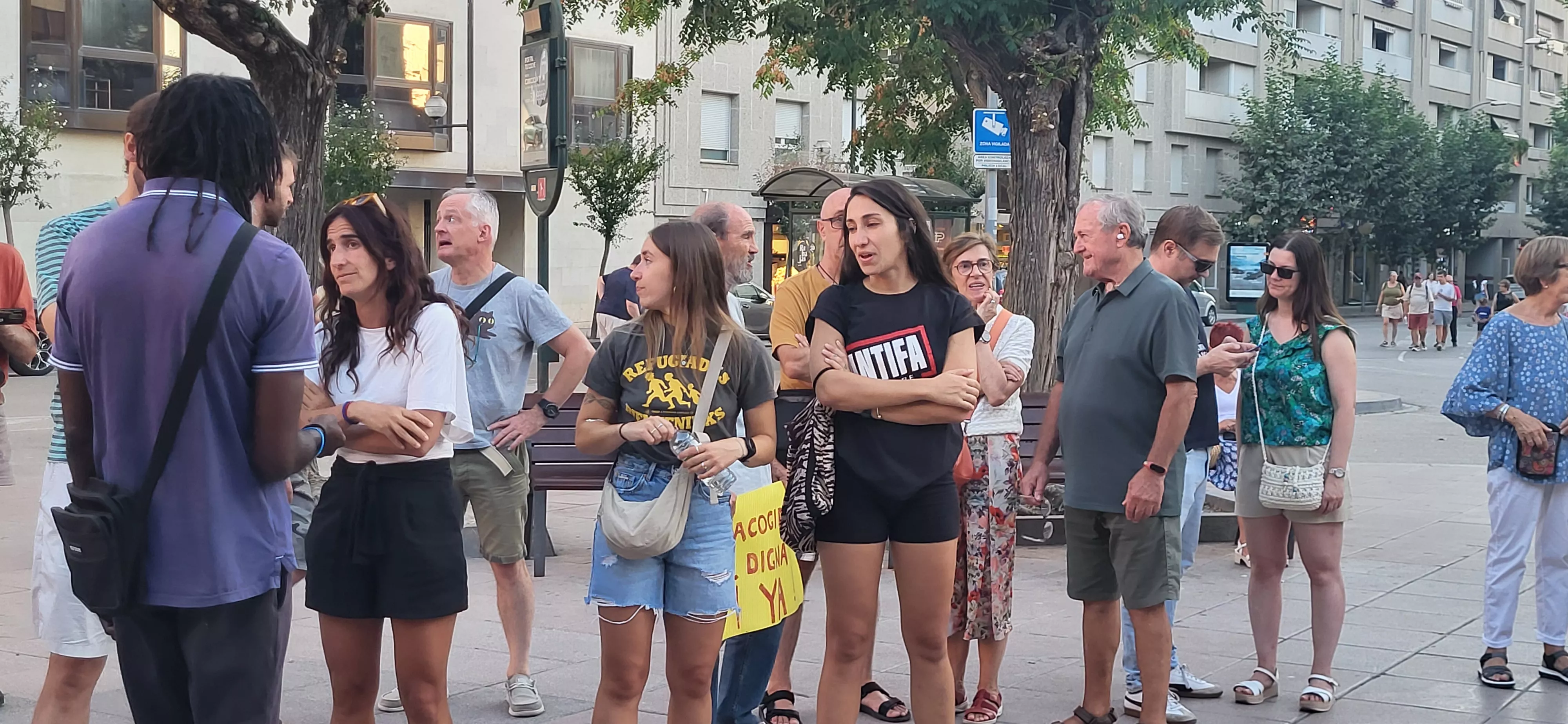 Círculo de Silencio de Bienvenidos Refugiados con el lema "Frente al odio, derechos humanos". Foto Mercedes Manterola