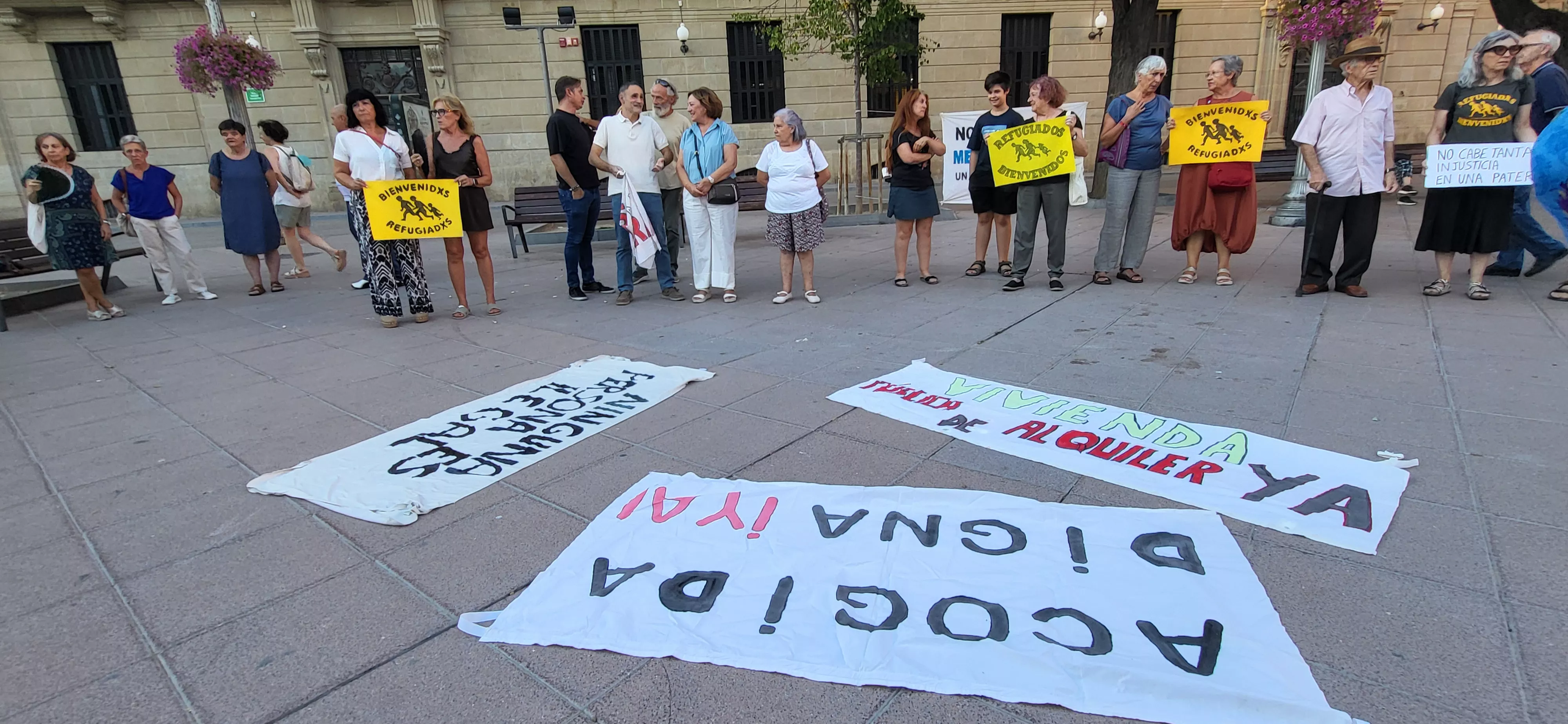 Círculo de Silencio de Bienvenidos Refugiados con el lema "Frente al odio, derechos humanos". Foto Mercedes Manterola