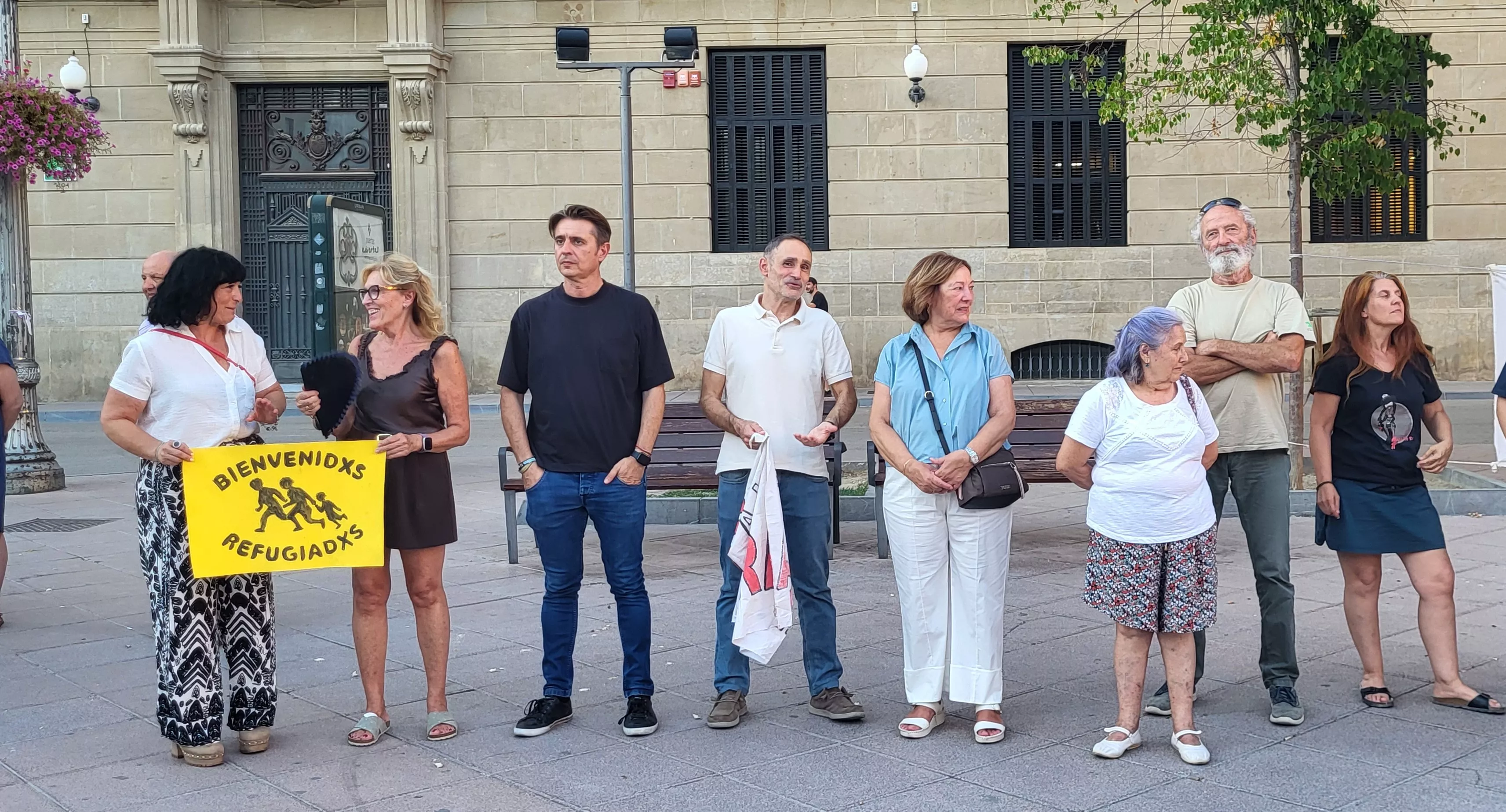 Círculo de Silencio de Bienvenidos Refugiados con el lema "Frente al odio, derechos humanos". Foto Mercedes Manterola
