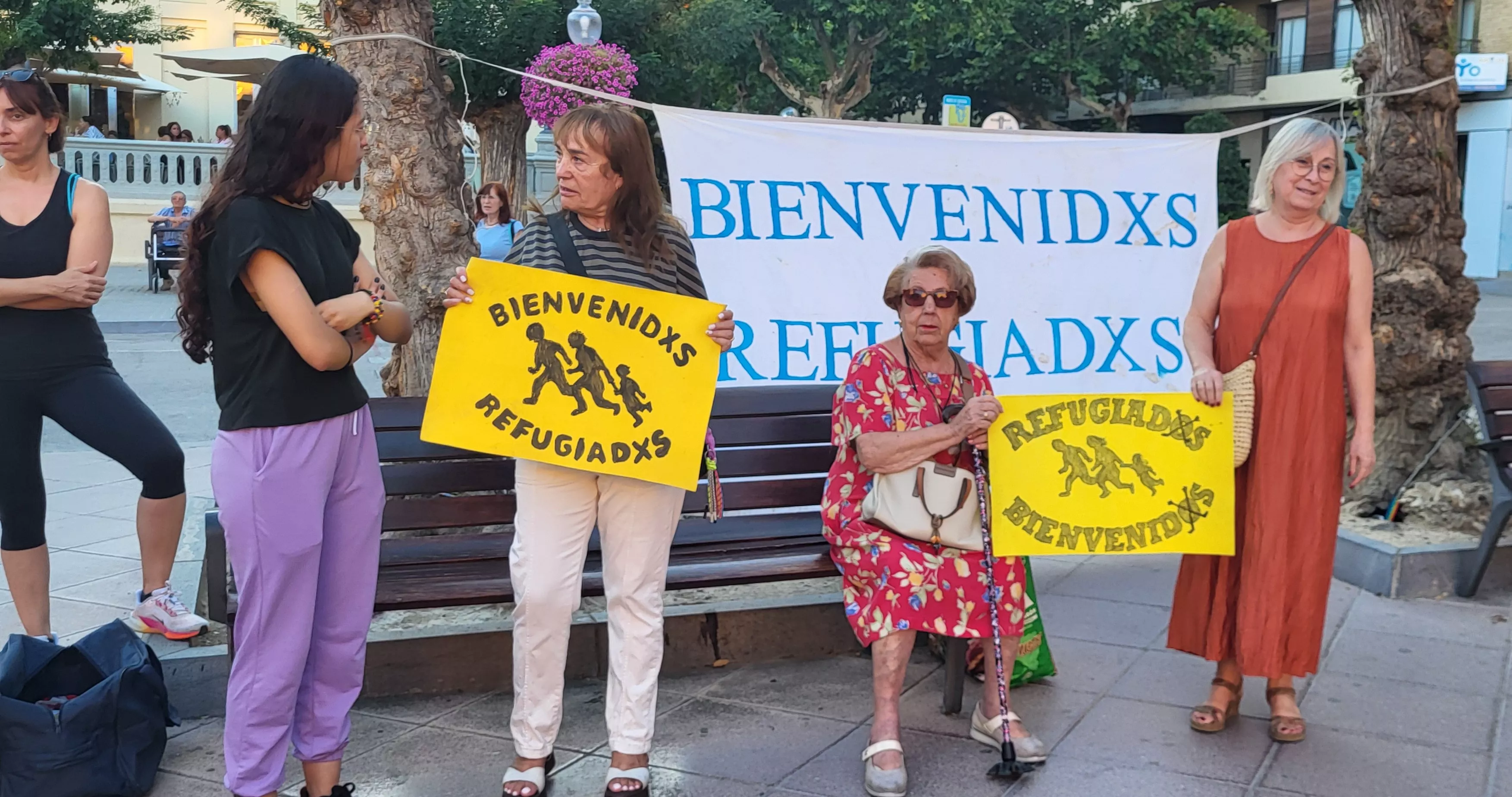 Círculo de Silencio de Bienvenidos Refugiados con el lema "Frente al odio, derechos humanos". Foto Mercedes Manterola