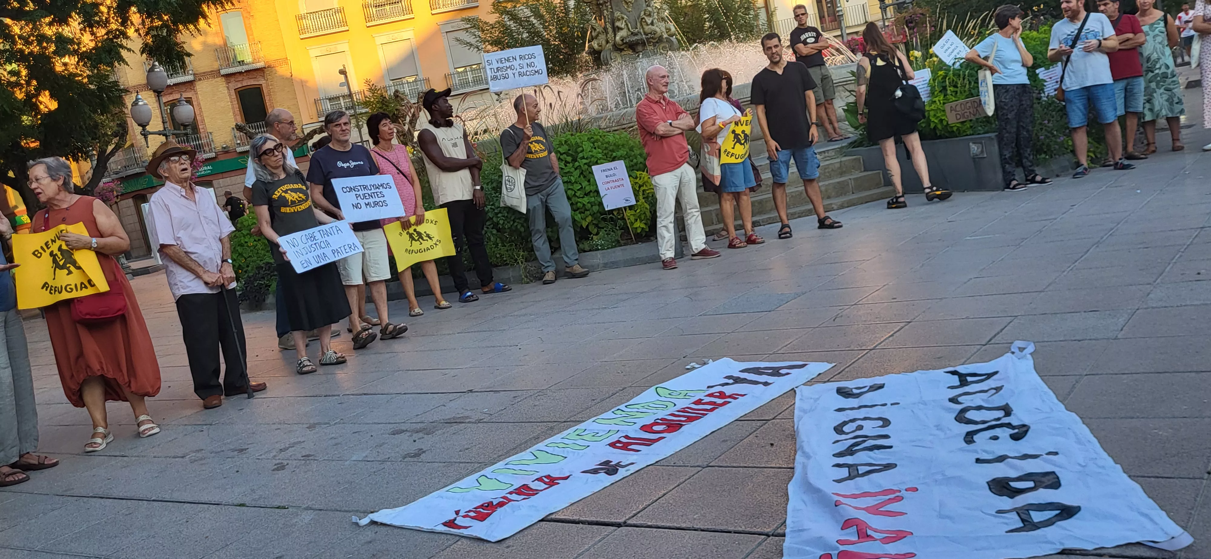 Círculo de Silencio de Bienvenidos Refugiados con el lema "Frente al odio, derechos humanos". Foto Mercedes Manterola