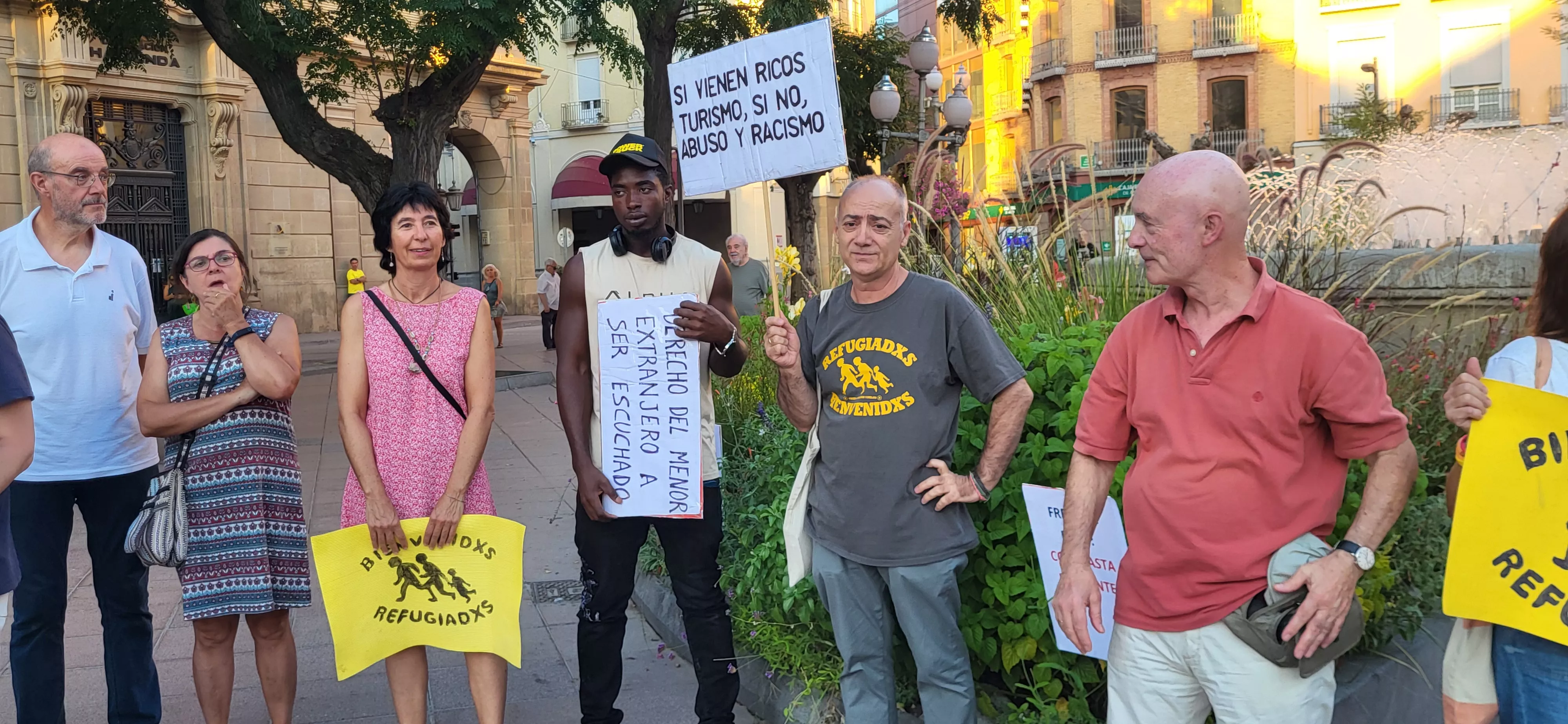 Círculo de Silencio de Bienvenidos Refugiados con el lema "Frente al odio, derechos humanos". Foto Mercedes Manterola