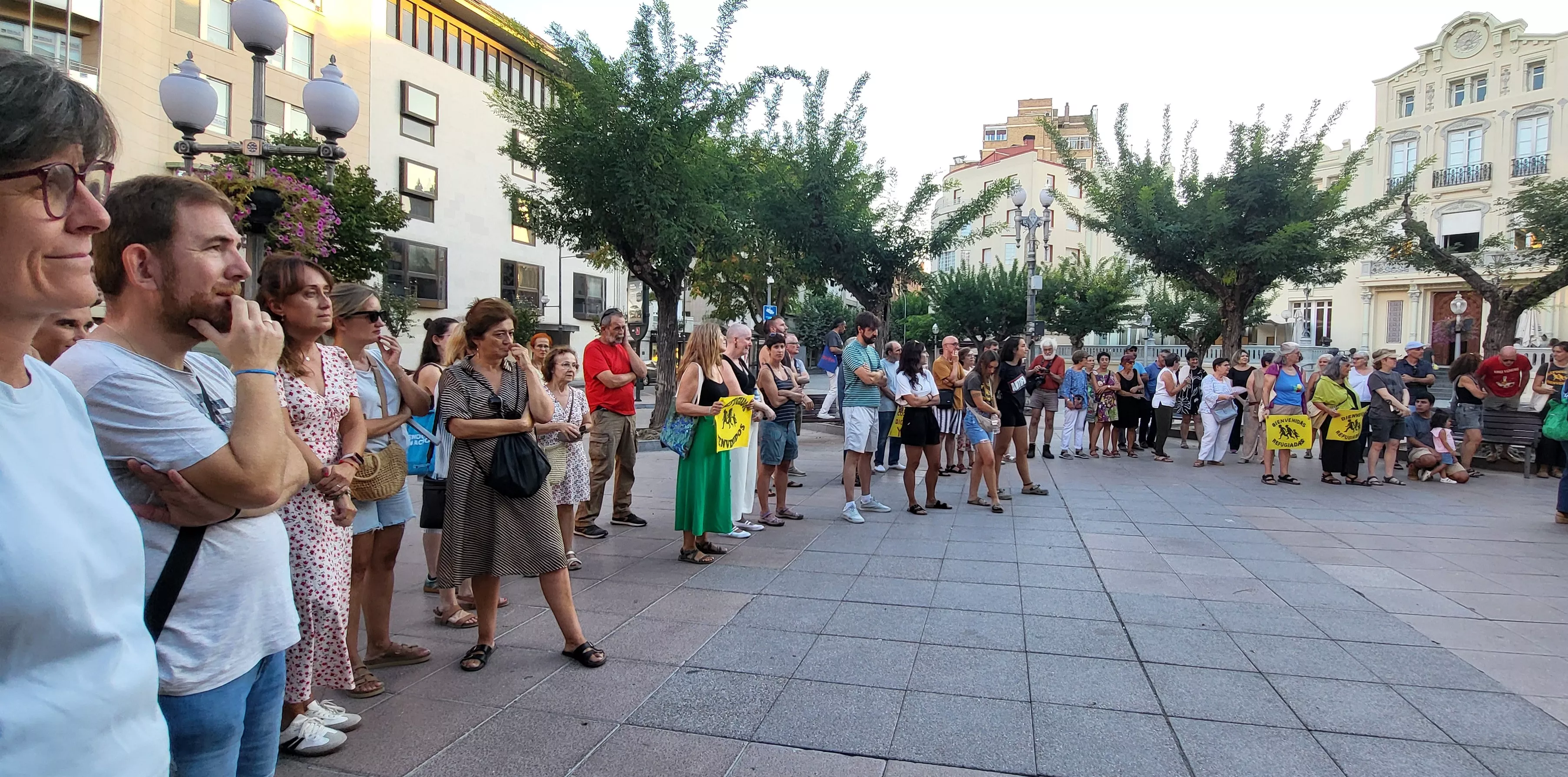 Círculo de Silencio de Bienvenidos Refugiados con el lema "Frente al odio, derechos humanos". Foto Mercedes Manterola