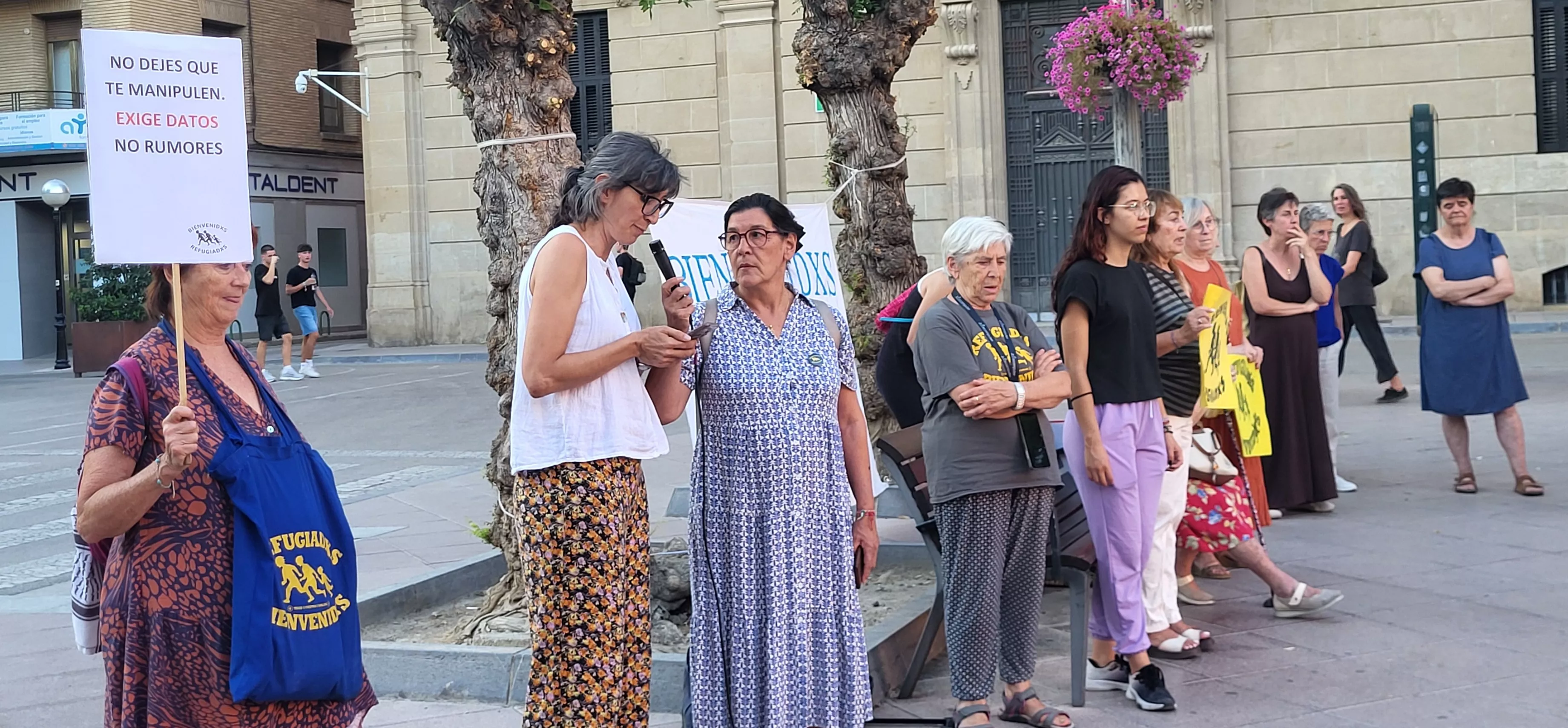Círculo de Silencio de Bienvenidos Refugiados con el lema "Frente al odio, derechos humanos". Foto Mercedes Manterola