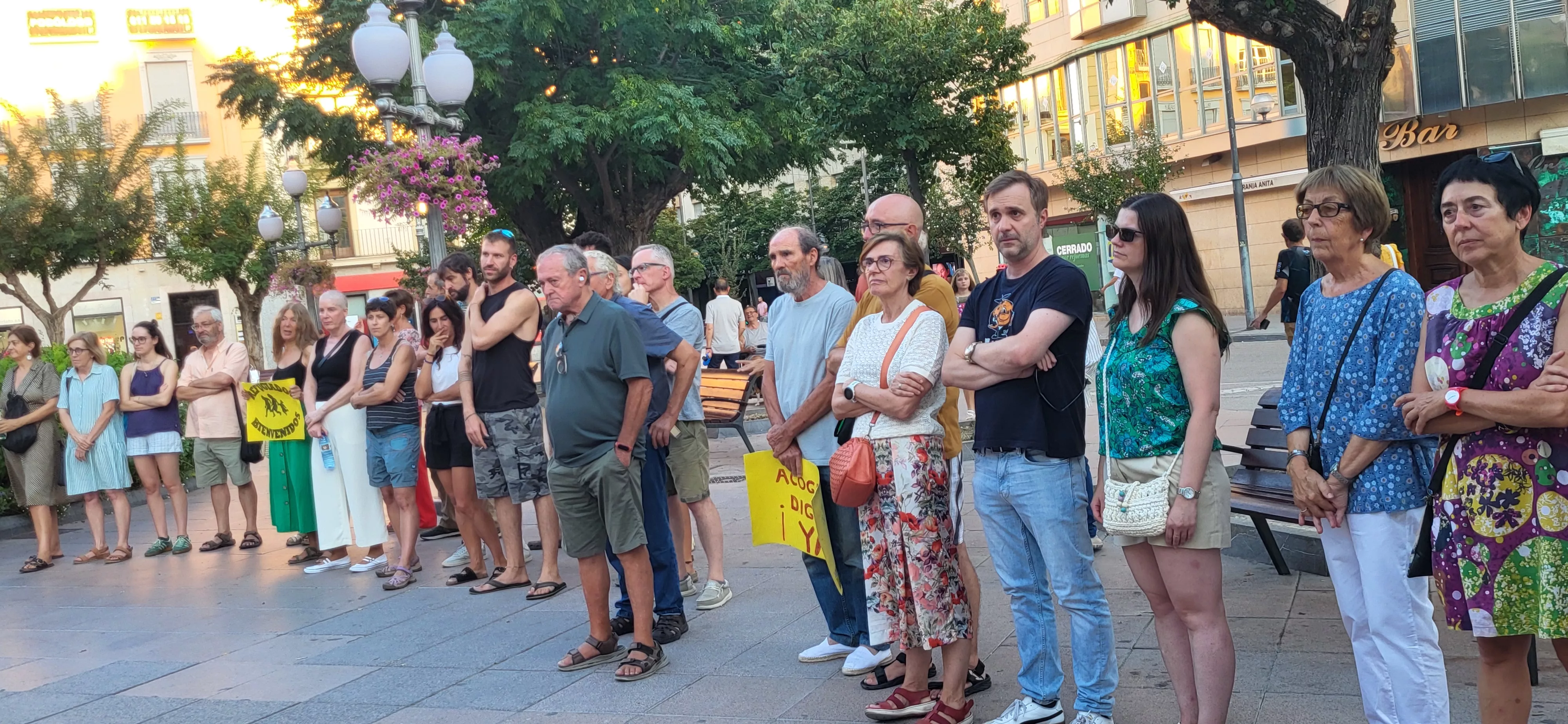Círculo de Silencio de Bienvenidos Refugiados con el lema "Frente al odio, derechos humanos". Foto Mercedes Manterola