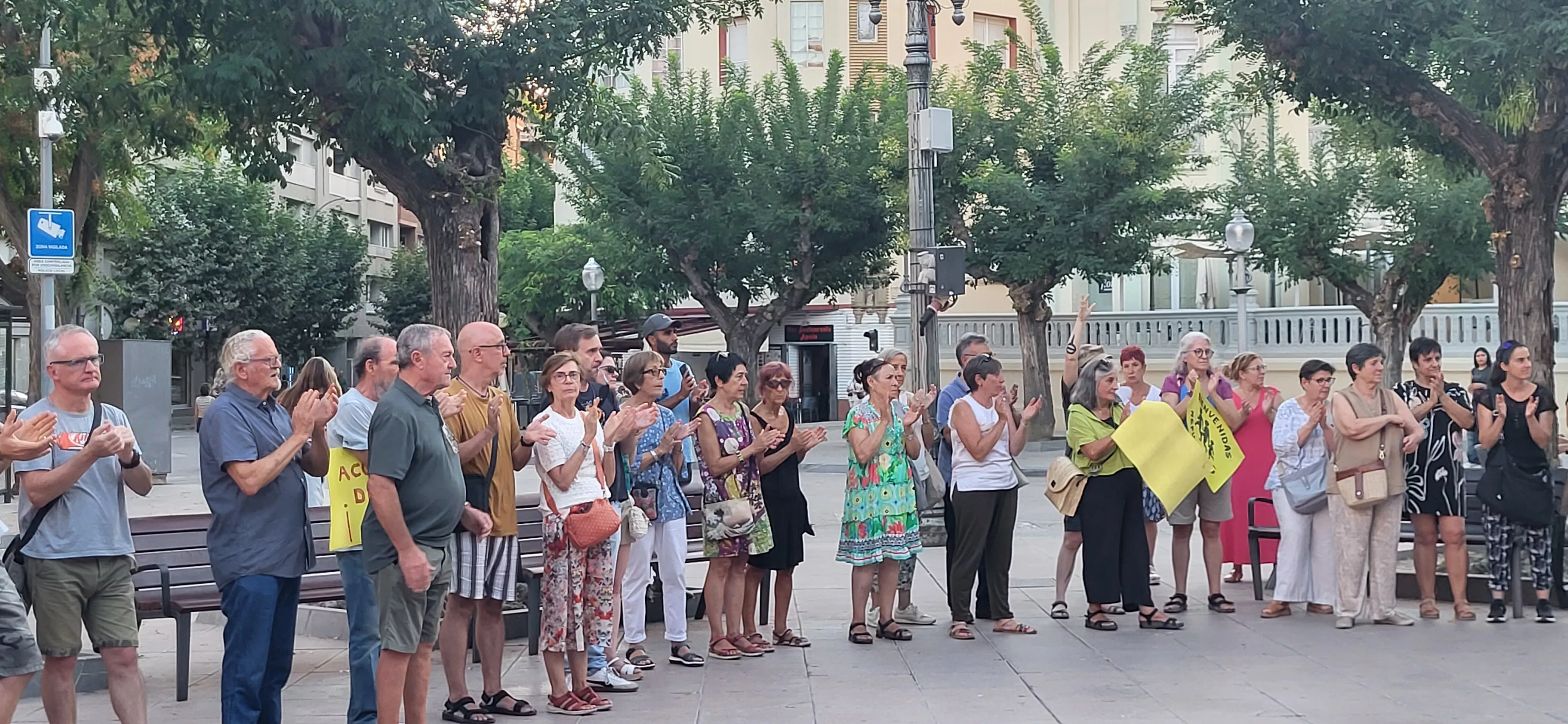 Círculo de Silencio de Bienvenidos Refugiados con el lema "Frente al odio, derechos humanos". Foto Mercedes Manterola