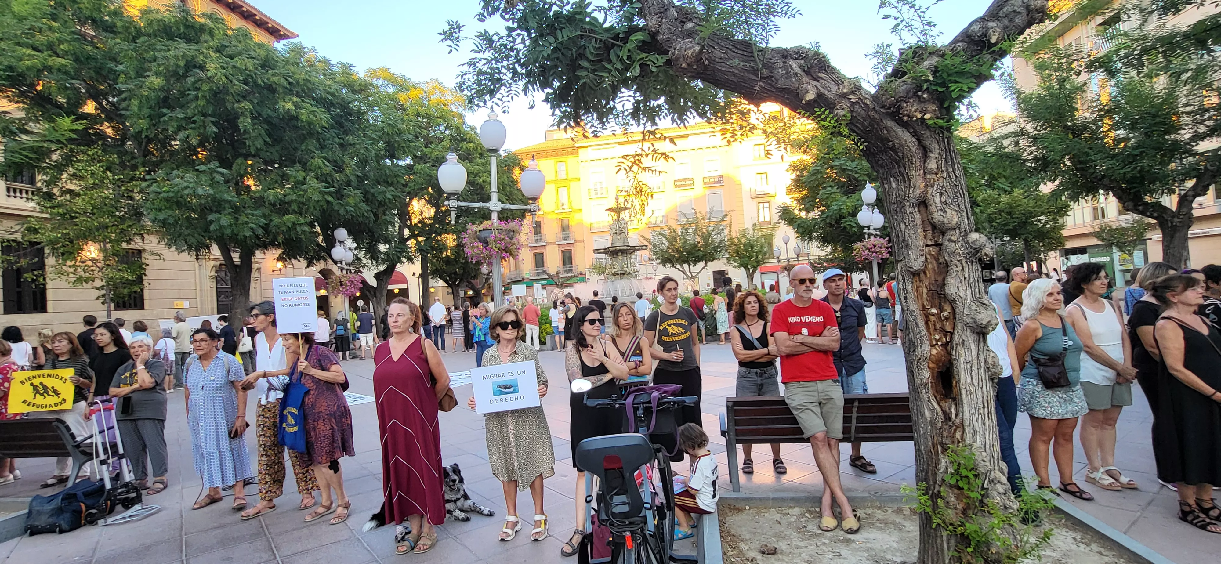 Círculo de Silencio de Bienvenidos Refugiados con el lema "Frente al odio, derechos humanos". Foto Mercedes Manterola