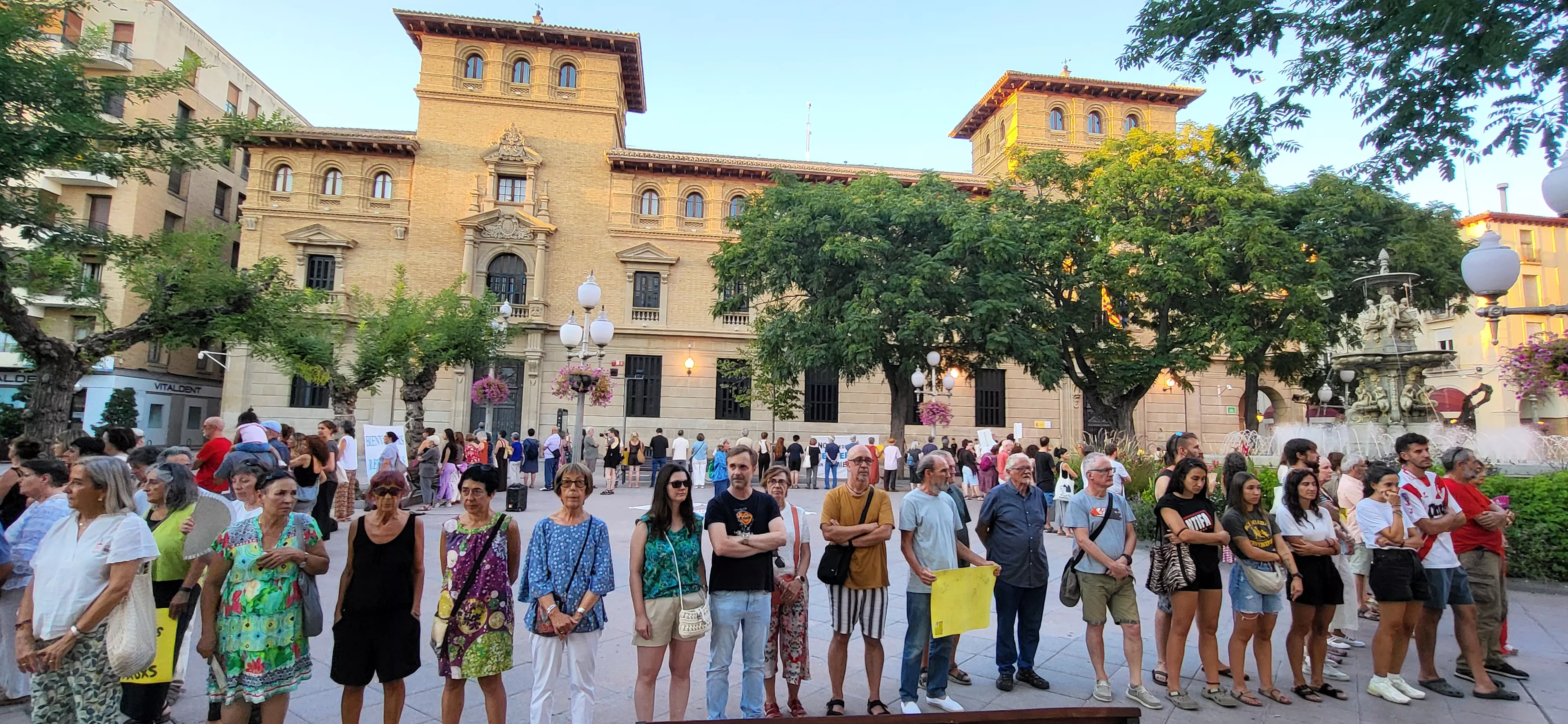 Círculo de Silencio de Bienvenidos Refugiados con el lema "Frente al odio, derechos humanos". Foto Mercedes Manterola