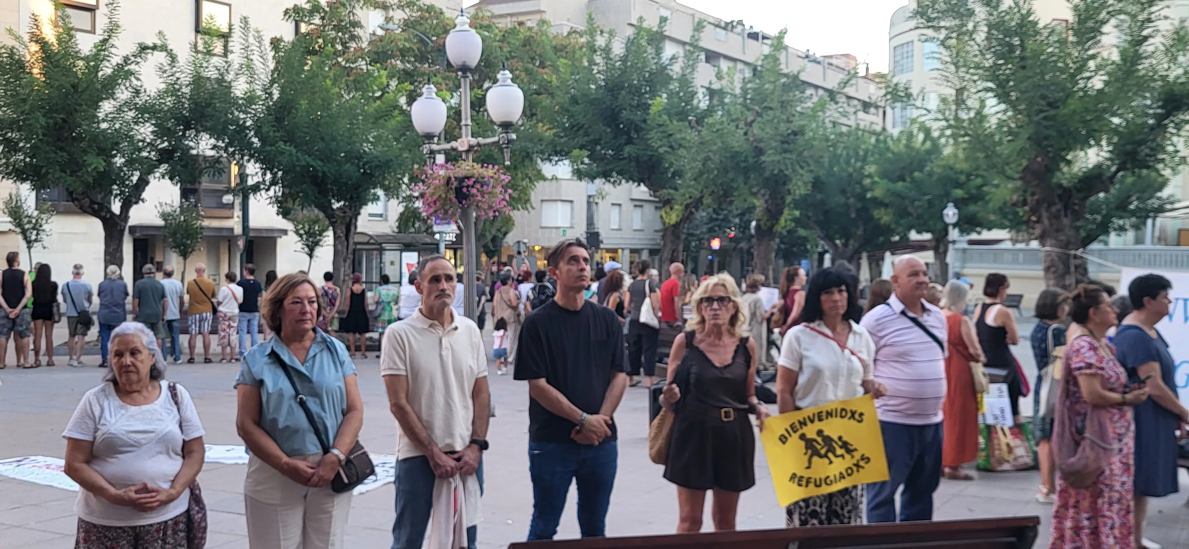 Círculo de Silencio de Bienvenidos Refugiados con el lema "Frente al odio, derechos humanos". Foto Mercedes Manterola