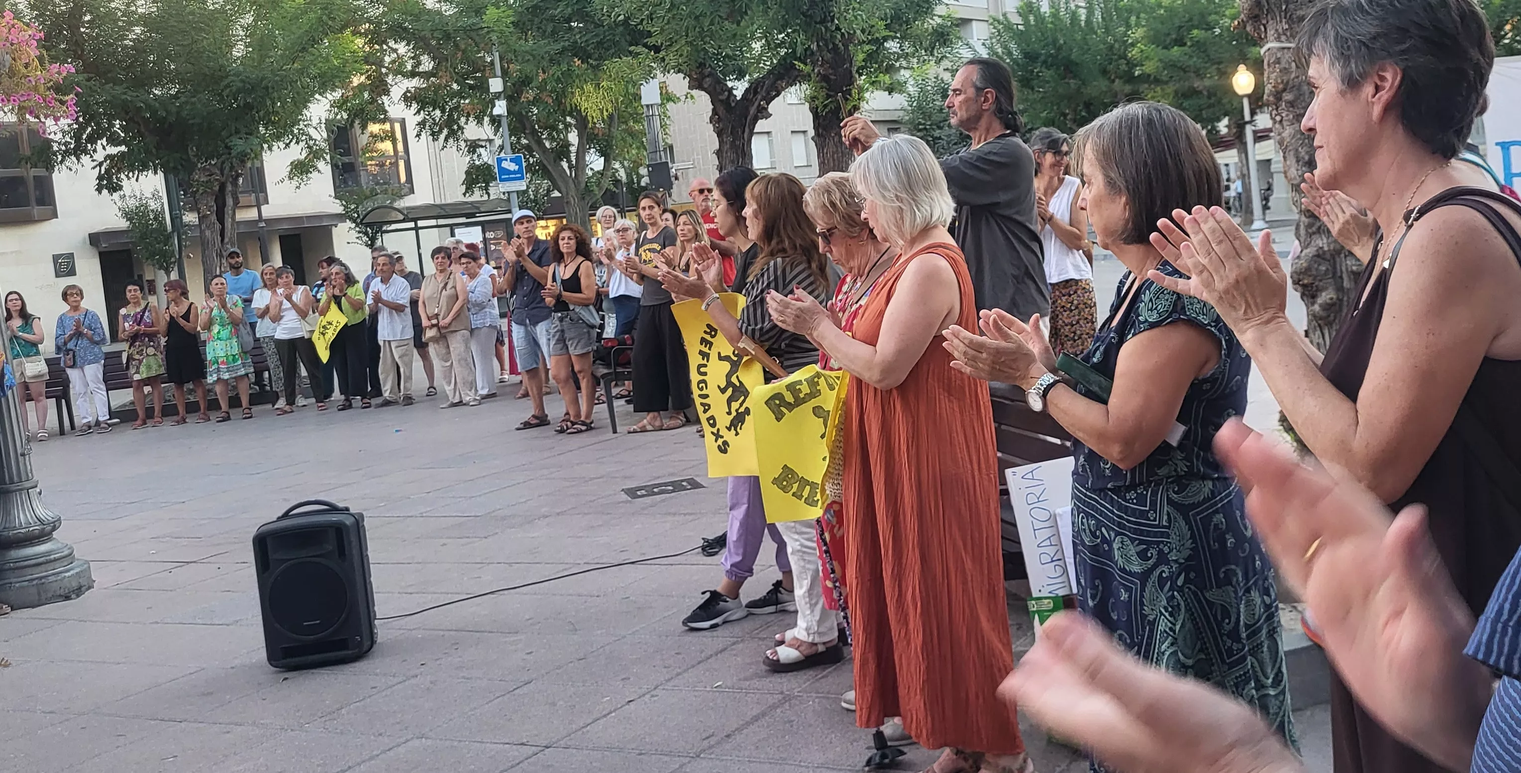 Círculo de Silencio de Bienvenidos Refugiados con el lema "Frente al odio, derechos humanos". Foto Mercedes Manterola