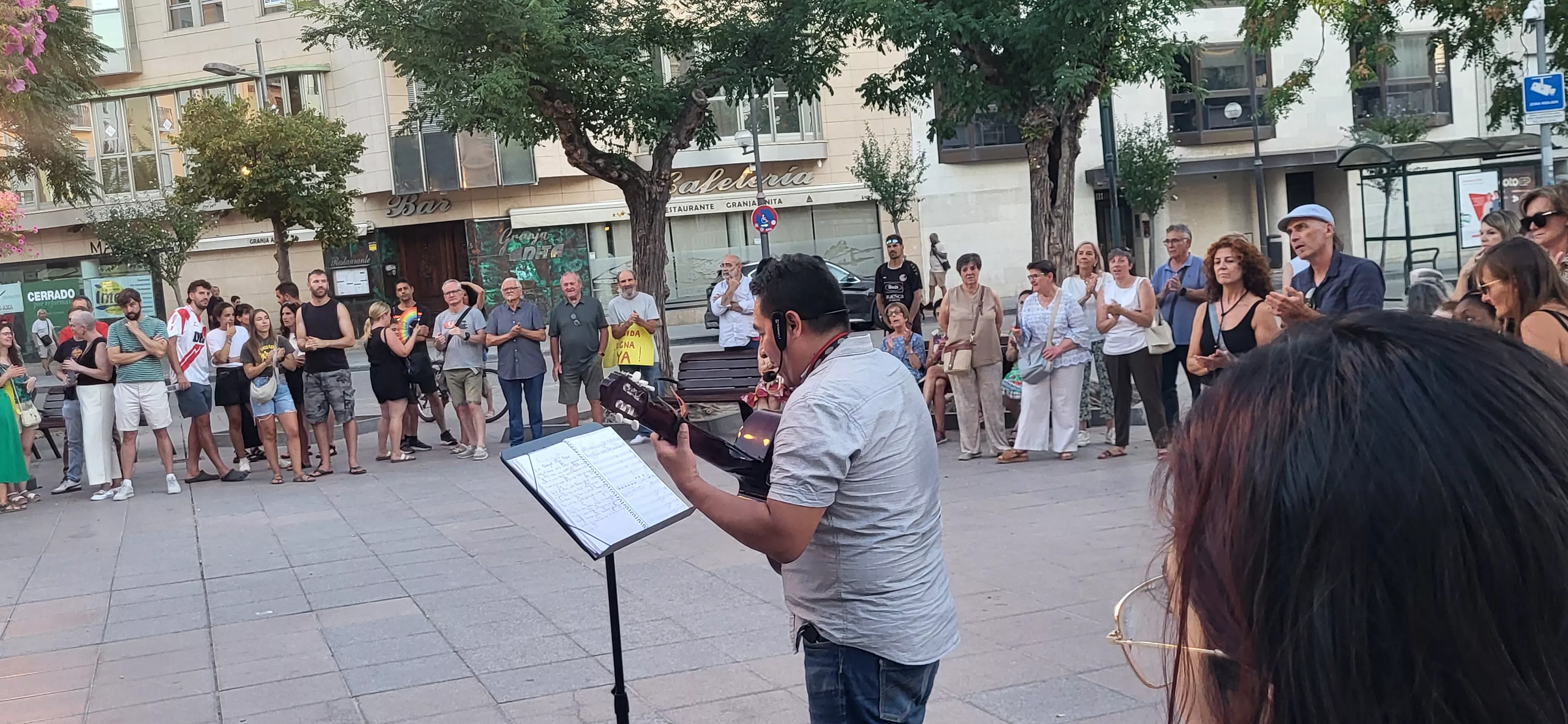 Círculo de Silencio de Bienvenidos Refugiados con el lema "Frente al odio, derechos humanos". Foto Mercedes Manterola