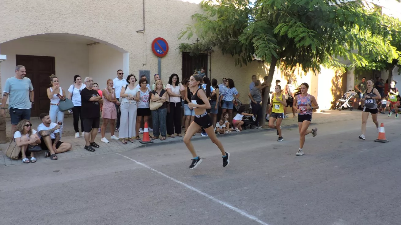 Natalia Benito del FC Barcelona ganando una prima