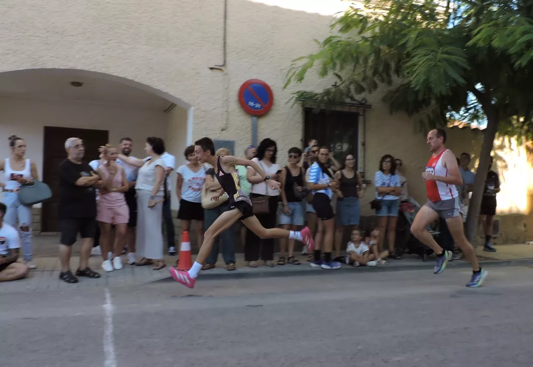 El joven Hugo Lorda ganando al veterano Marc Martínez