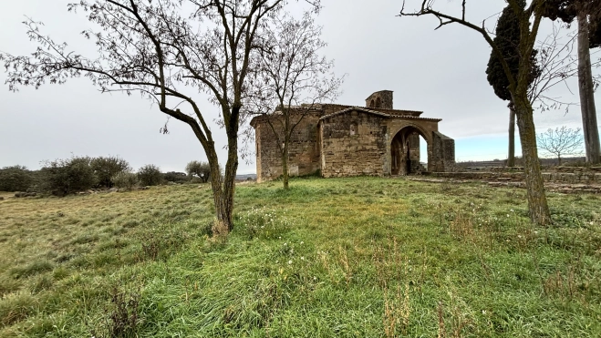 Ermita Nuestra Sra. de Treviño en Adahuesca. Ermita Nuestra Sra. de Treviño en Adahuesca.