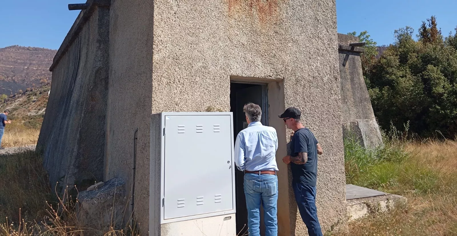 Técnicos del IAA en el depósito de La Peña Estación.