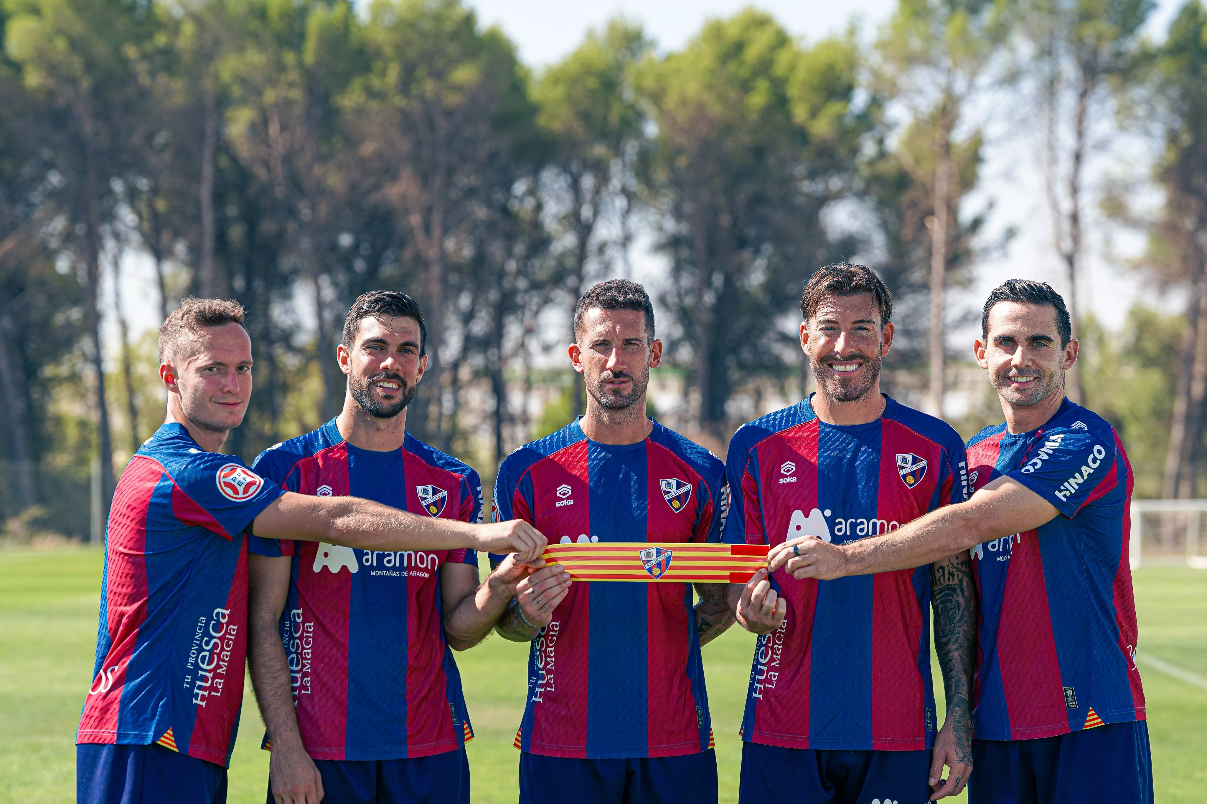 Tresaco, Ruiz, Sielva, Enrich y Fornos, capitanes del Huesca. Foto: SD Huesca