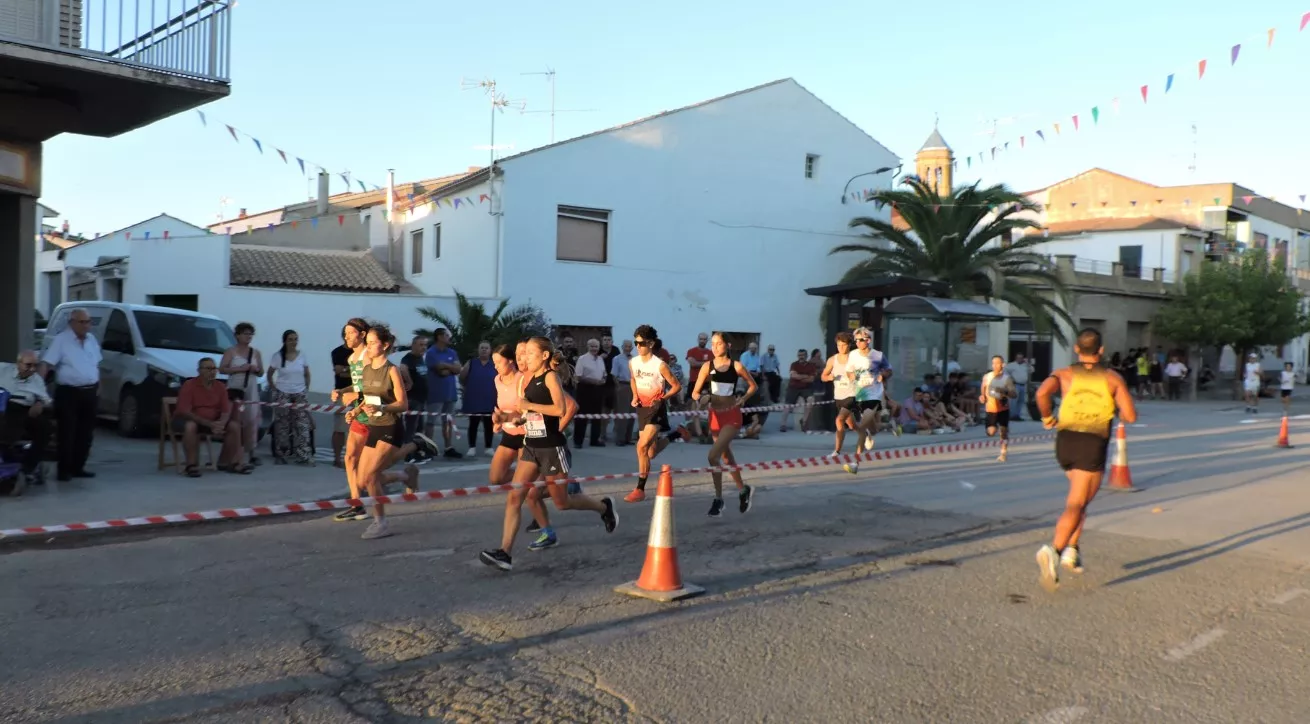Grupo de cabeza masculino doblando al femenino