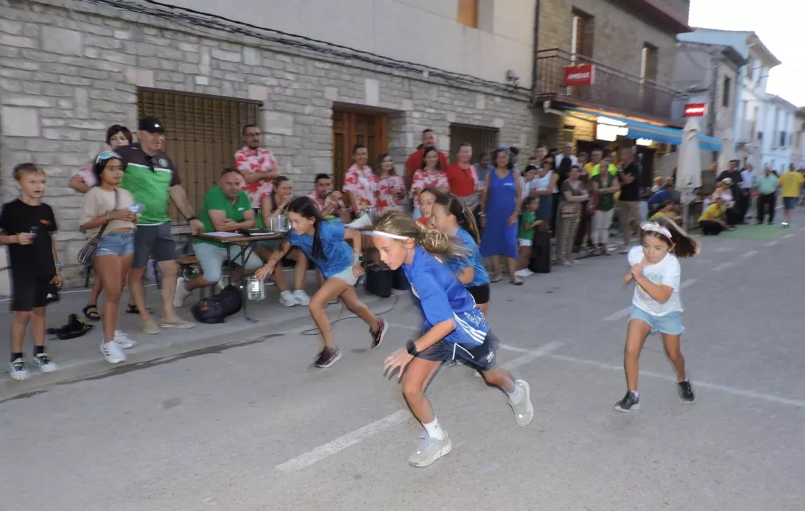 Salida de la carrera de chicas hasta 15 años