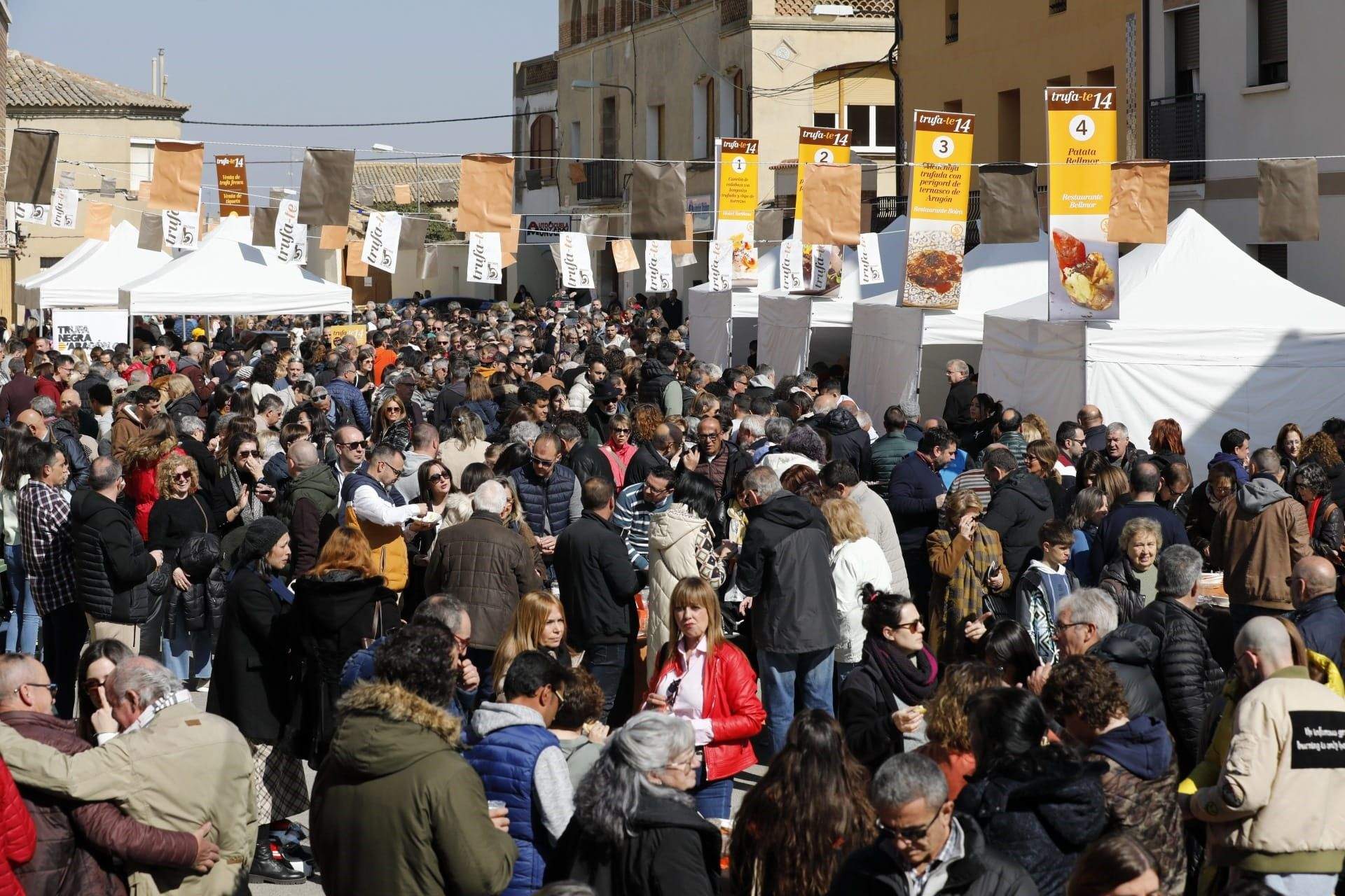 Imagen de la plaza Estatuto de Aragón con Trufa te14