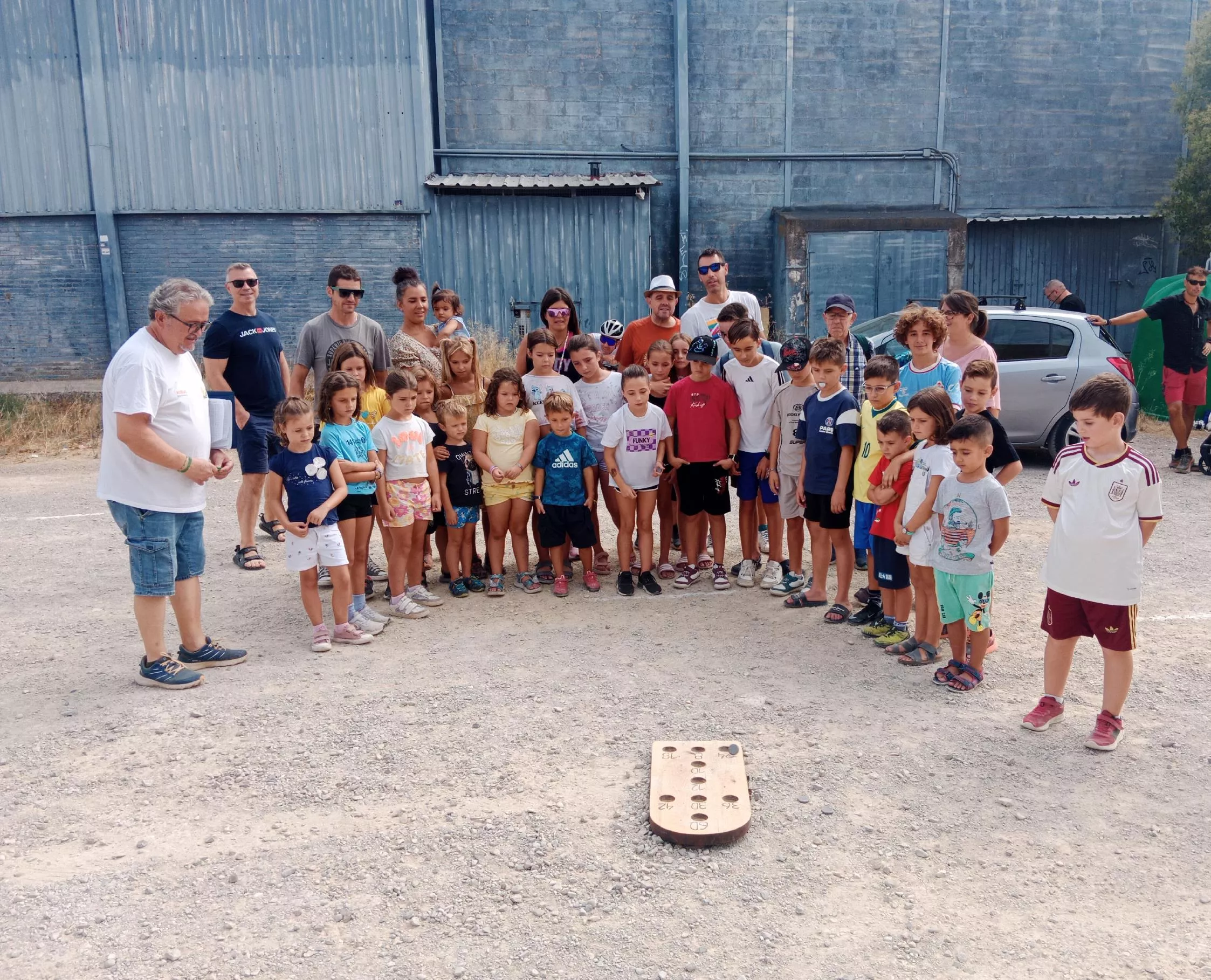 Juegos tradicionales en Almudévar, hoyetes