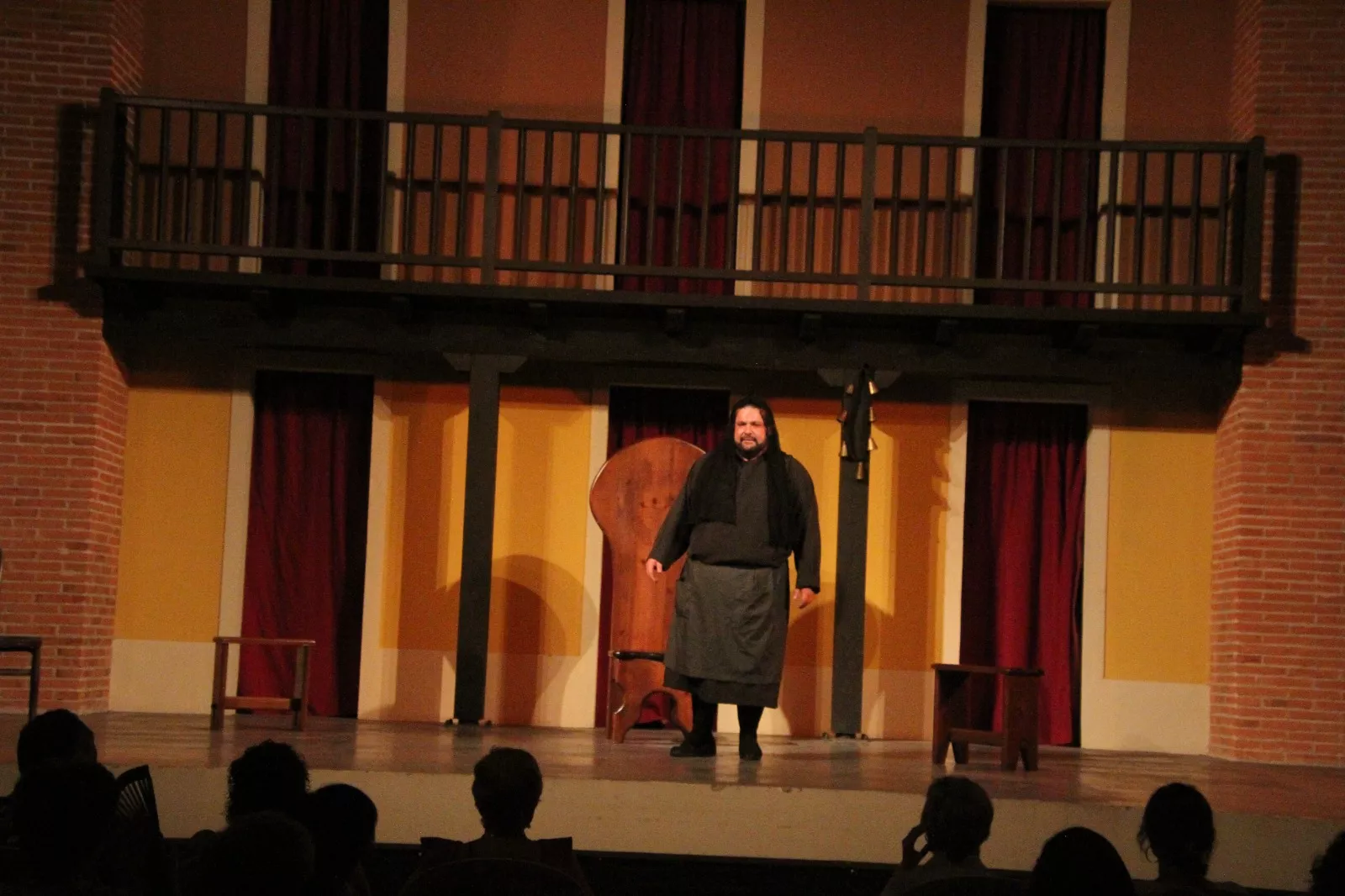 Representación del Teatro de Robras de la obra "Perra fiel". Foto Carlos Neofato