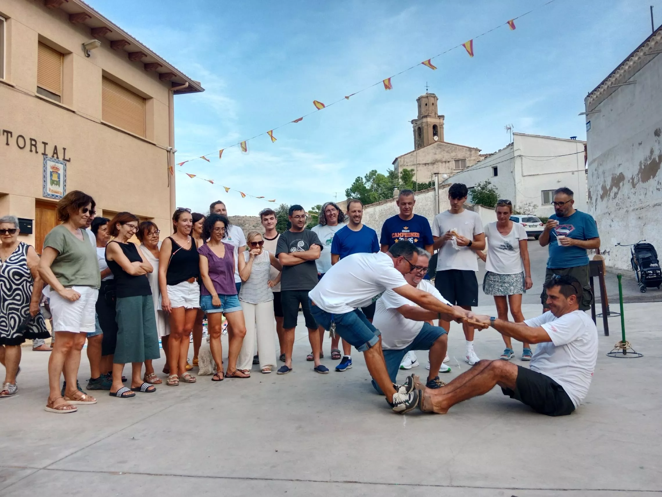 Juegos tradicionales en Tramaced, tiro al palo