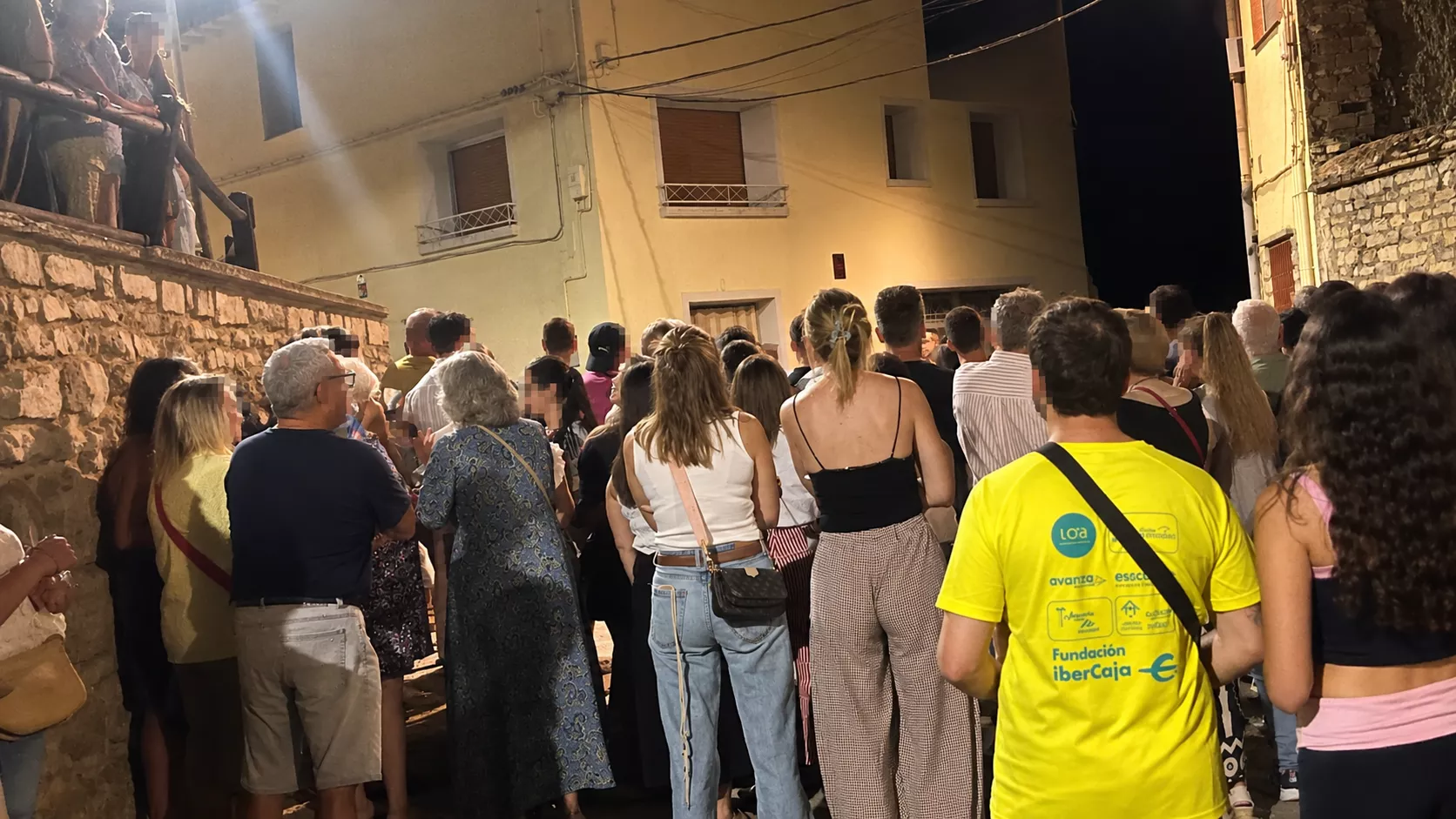 Concentración en Almudévar contra las okupaciones. Foto Mercedes Manterola
