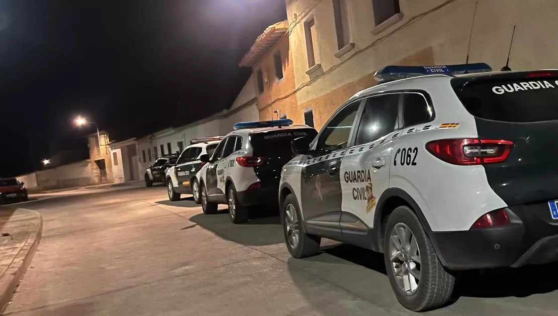 Concentración en Almudévar contra las okupaciones. Foto Mercedes Manterola