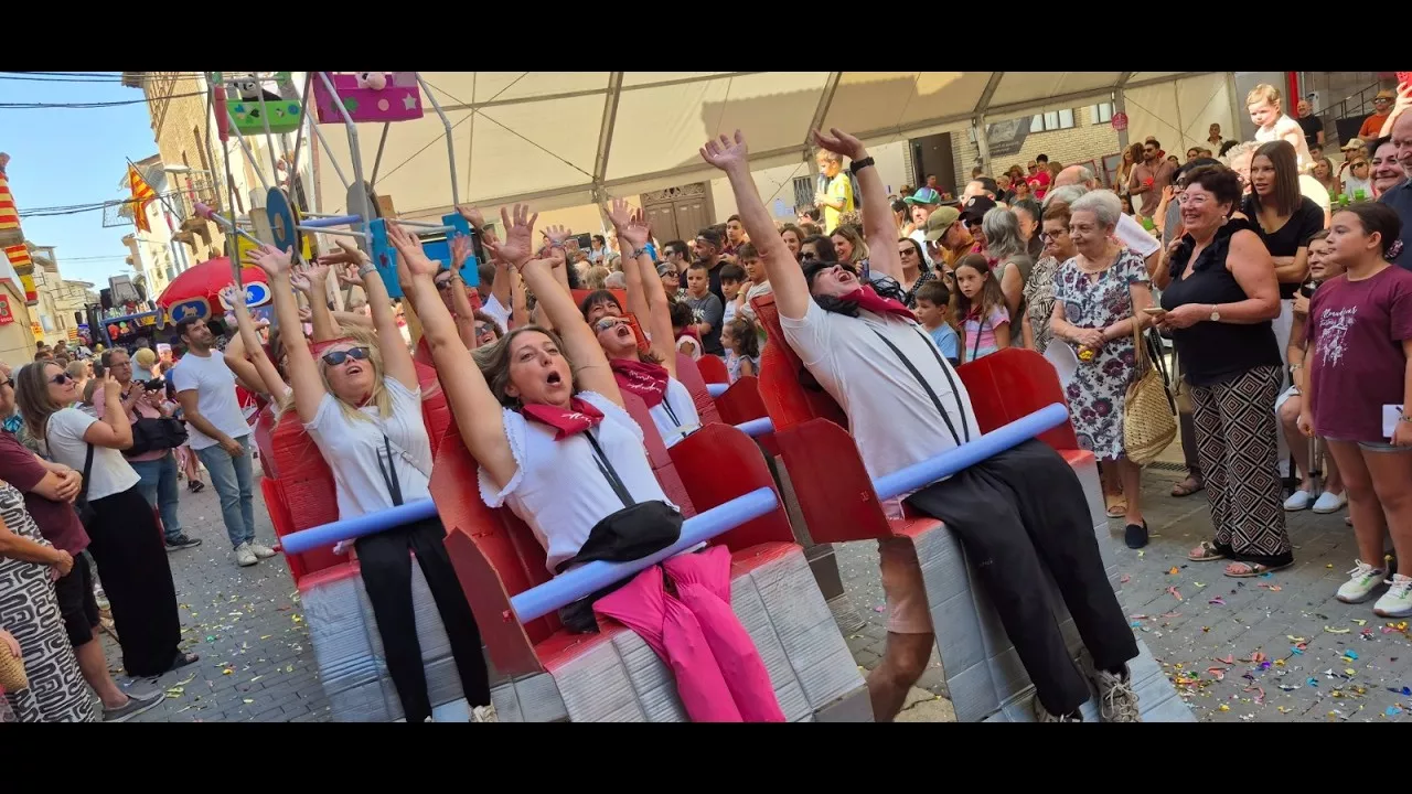Almudévar llena sus calles de color y alegría con su desfile de carrozas