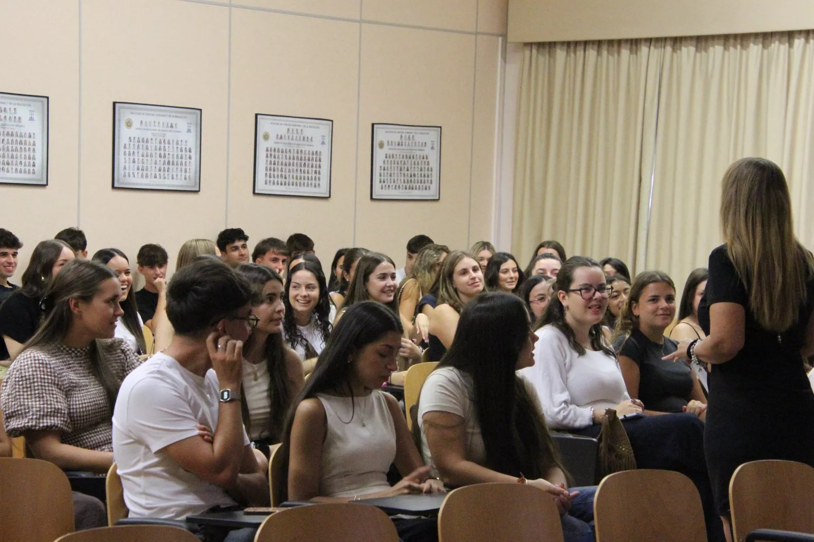 Inicio del curso en la Facultad de Ciencias Humanas y de la Educación. Foto Carlos Neofato