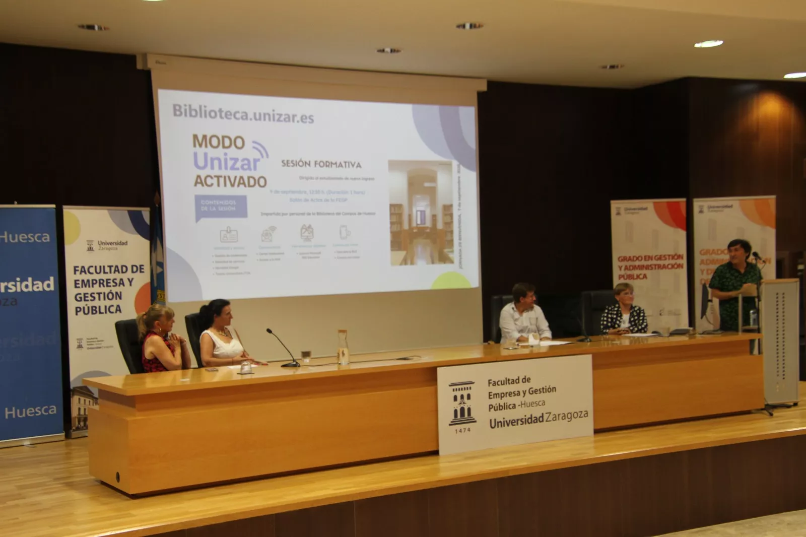 Inicio del curso de ADE y Gestión y Administración de Empresas. Foto Carlos Neofato
