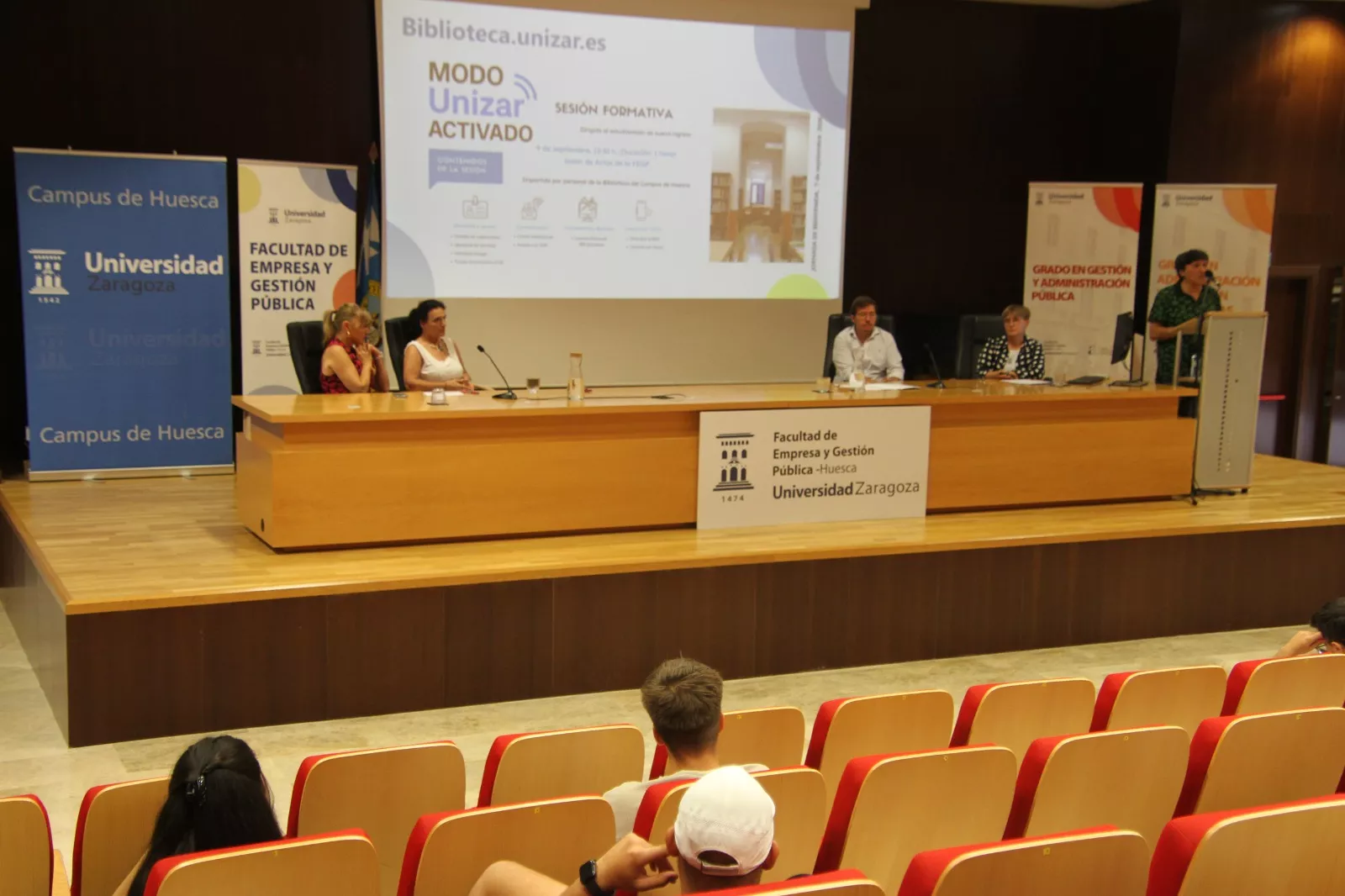 Inicio del curso de ADE y Gestión y Administración de Empresas. Foto Carlos Neofato