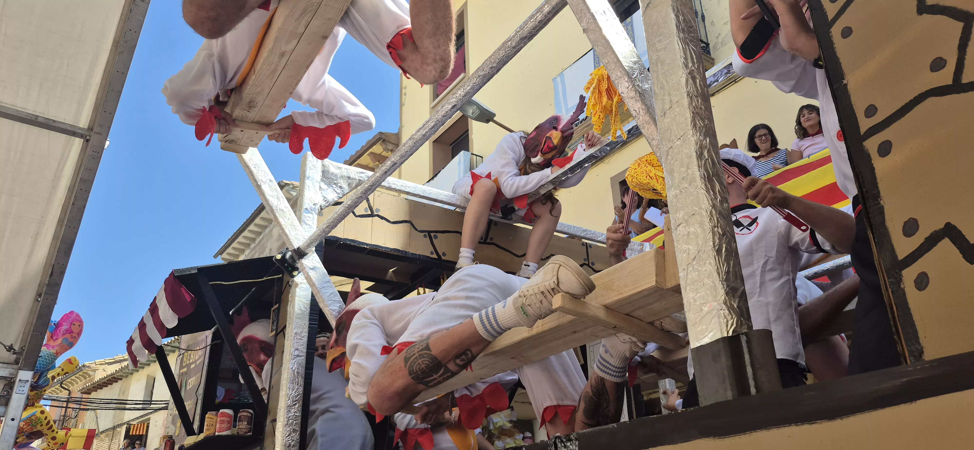 Imágenes del inicio de las fiestas de Almudévar 2026. Foto Myriam Martínez