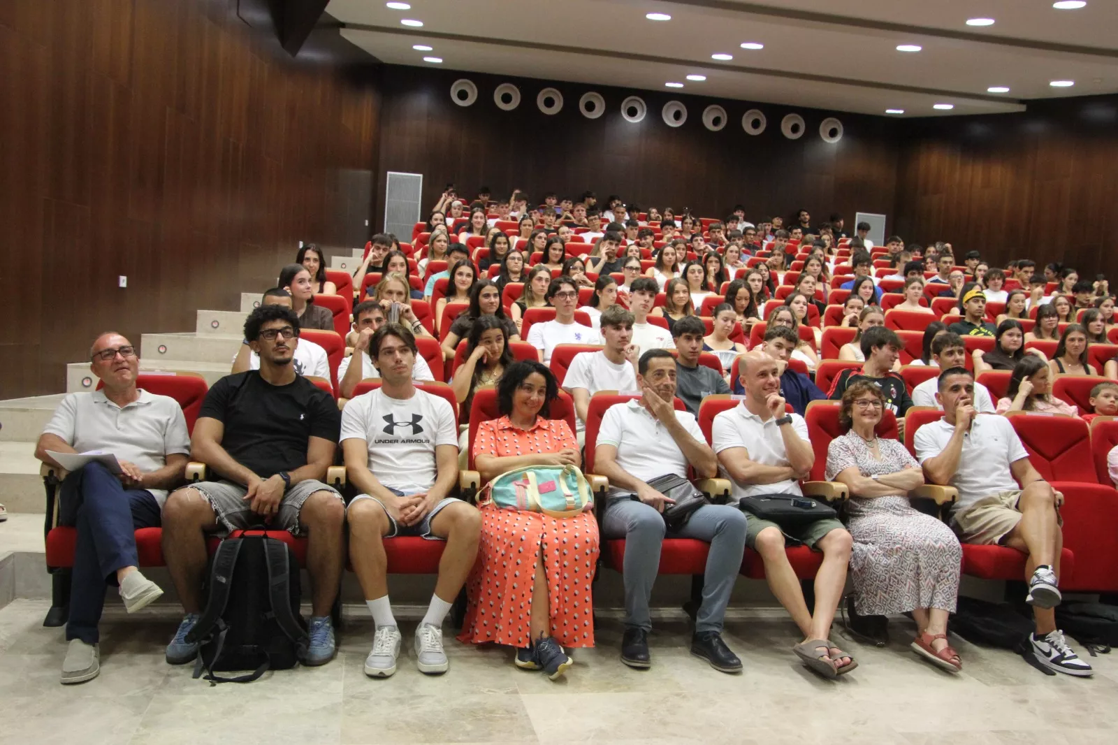 Inicio del curso de Ciencias de la Salud y el Deporte. Foto Carlos Neofato