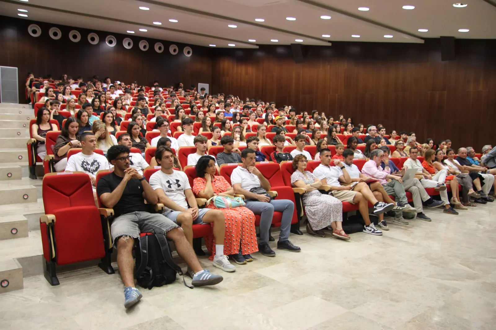 Inicio del curso de Ciencias de la Salud y el Deporte. Foto Carlos Neofato