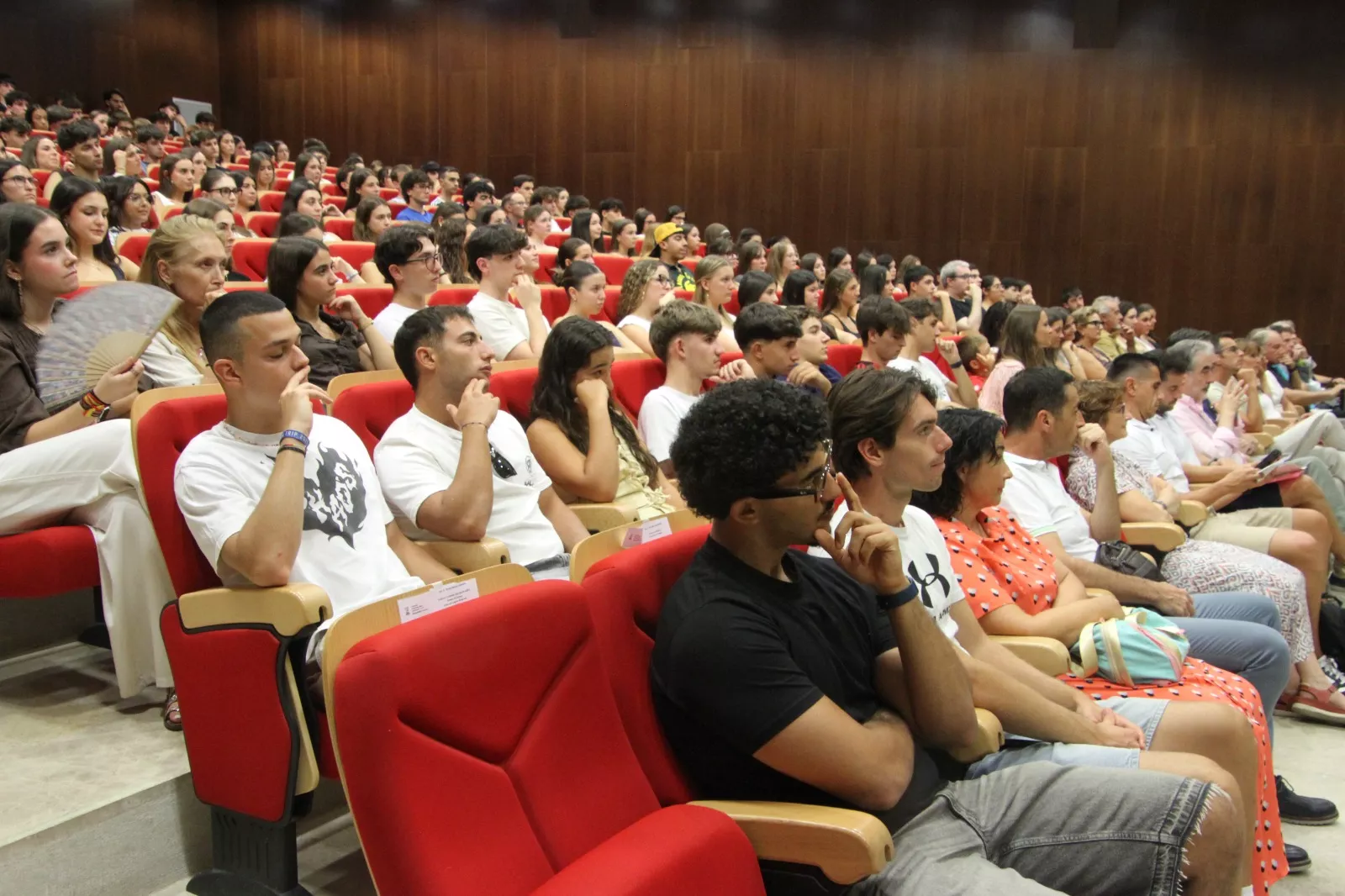 Inicio del curso de Ciencias de la Salud y el Deporte. Foto Carlos Neofato