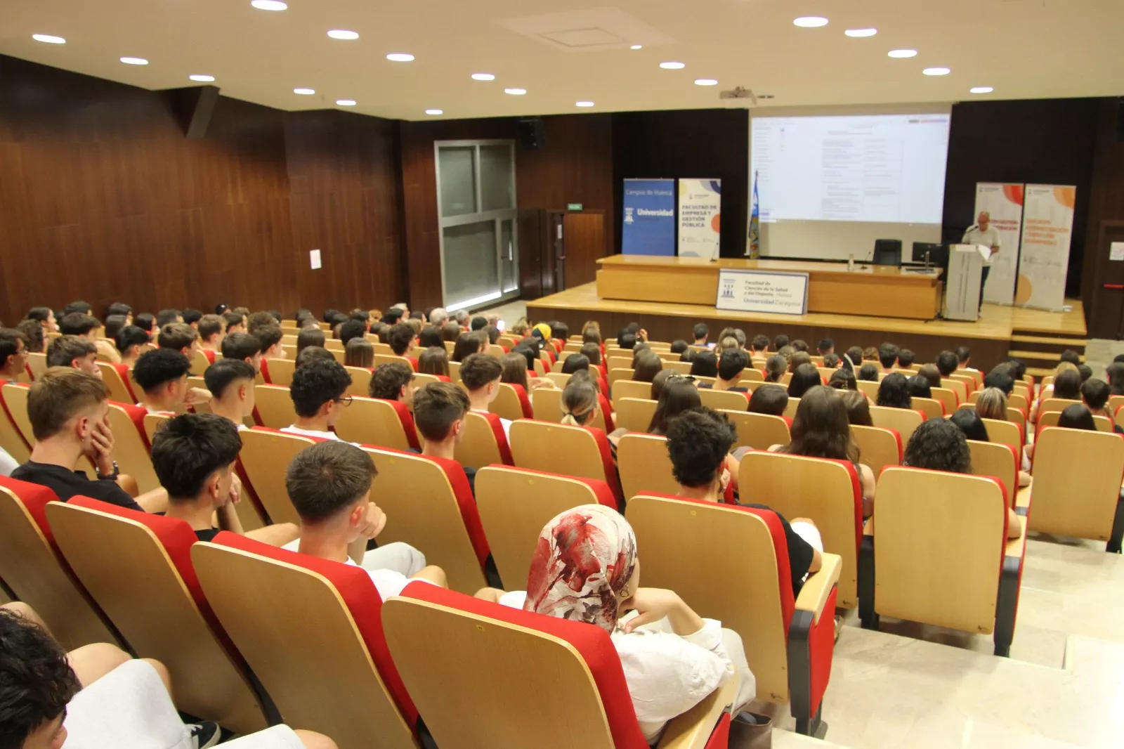 Inicio del curso de Ciencias de la Salud y el Deporte. Foto Carlos Neofato