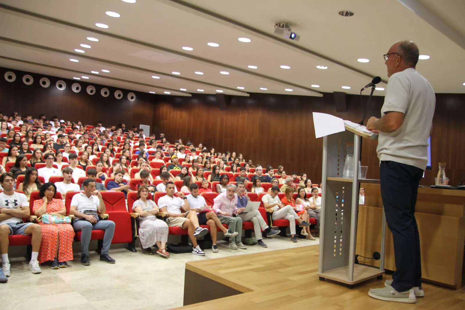 Inicio del curso de Ciencias de la Salud y el Deporte. Foto Carlos Neofato