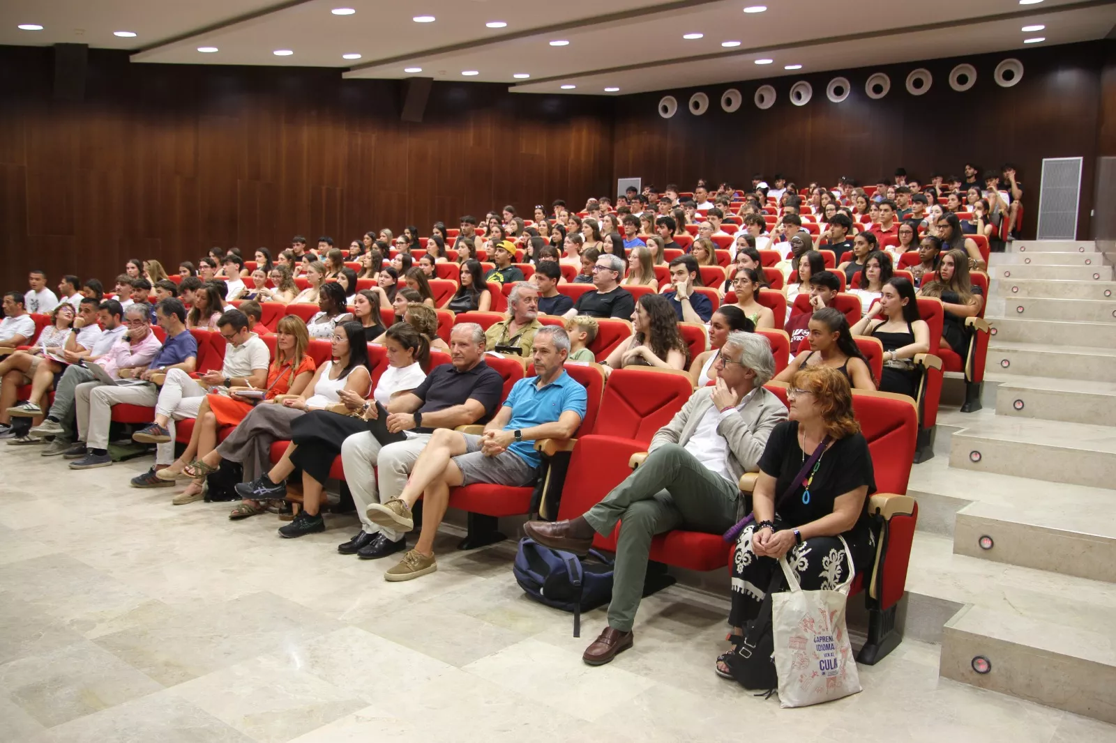 Inicio del curso de Ciencias de la Salud y el Deporte. Foto Carlos Neofato