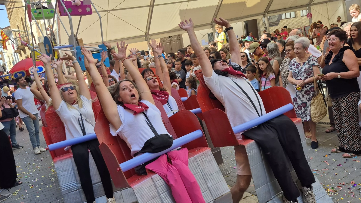 Almudévar abre sus fiestas con una explosión de fantasía y humor