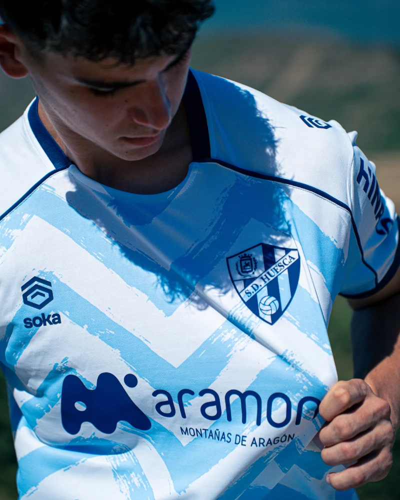 Tercera equipación de la SD Huesca